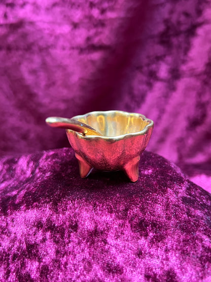 Vintage Kitchen - Porcelain Scalloped Salt Bowl with Spoon - Gold - Footed