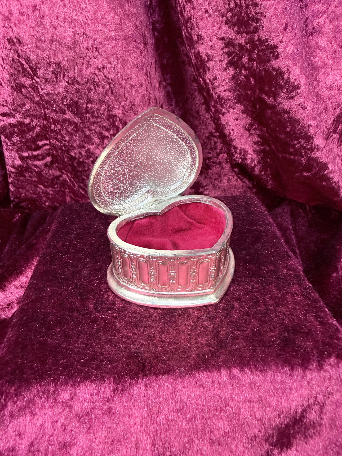 Vintage Silver Tone Heart Shaped Trinket Box – Embossed Floral Jewelry Casket