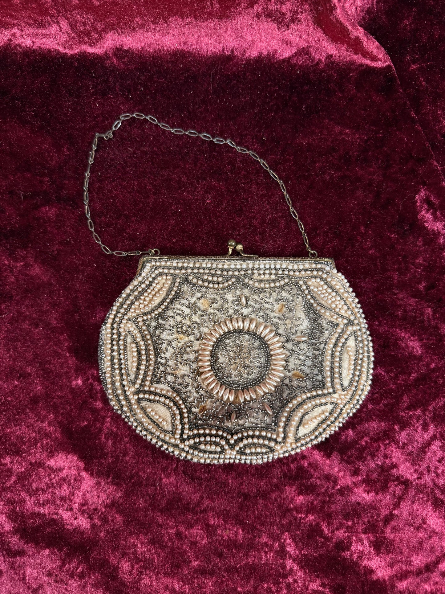 Vintage 1940s Intricately Beaded Evening Purse – Kiss Lock Chain Strap Handbag