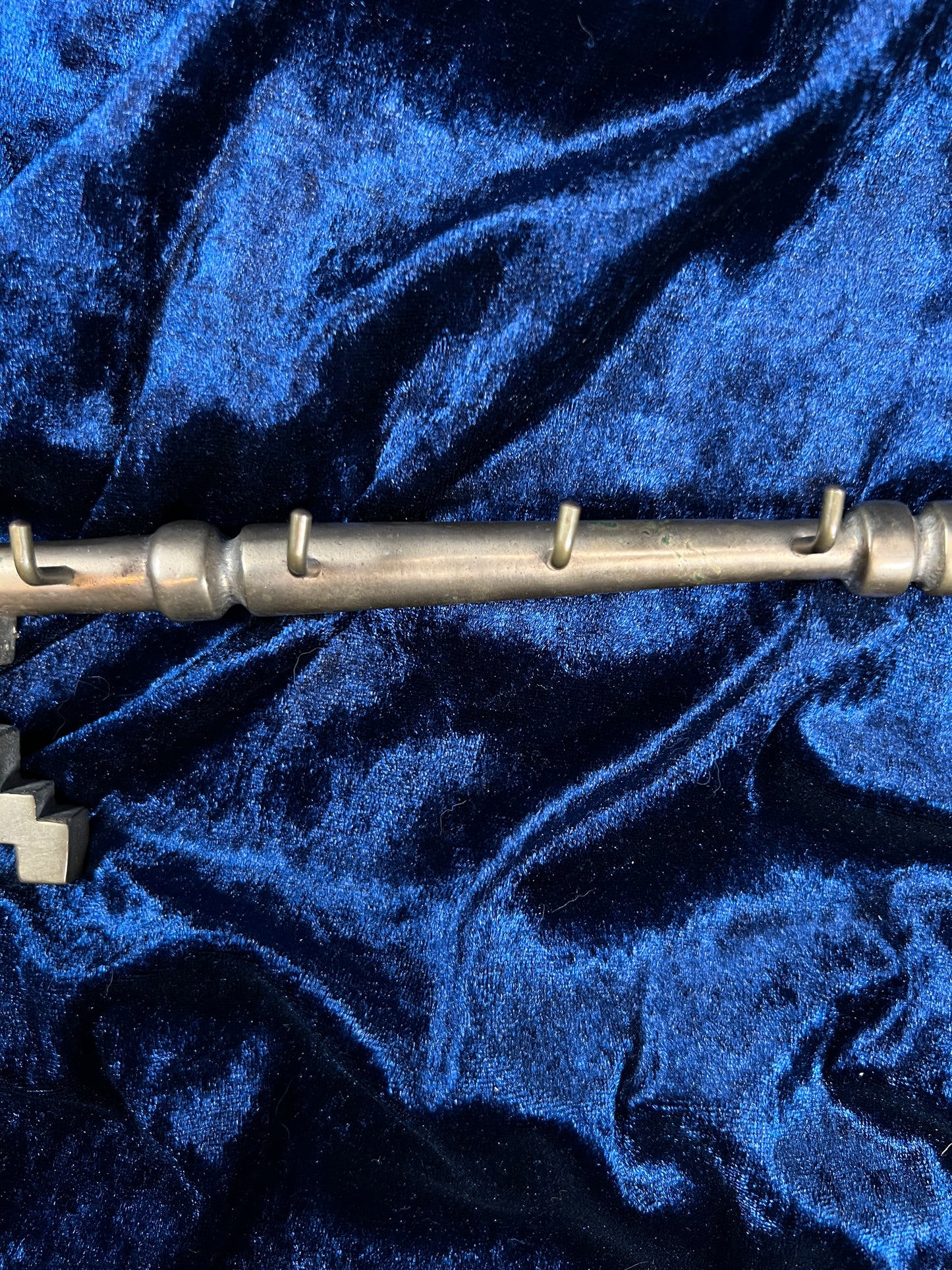 Vintage Brass Key Holder - Oversized Skeleton Key Five Hook Wall Rack