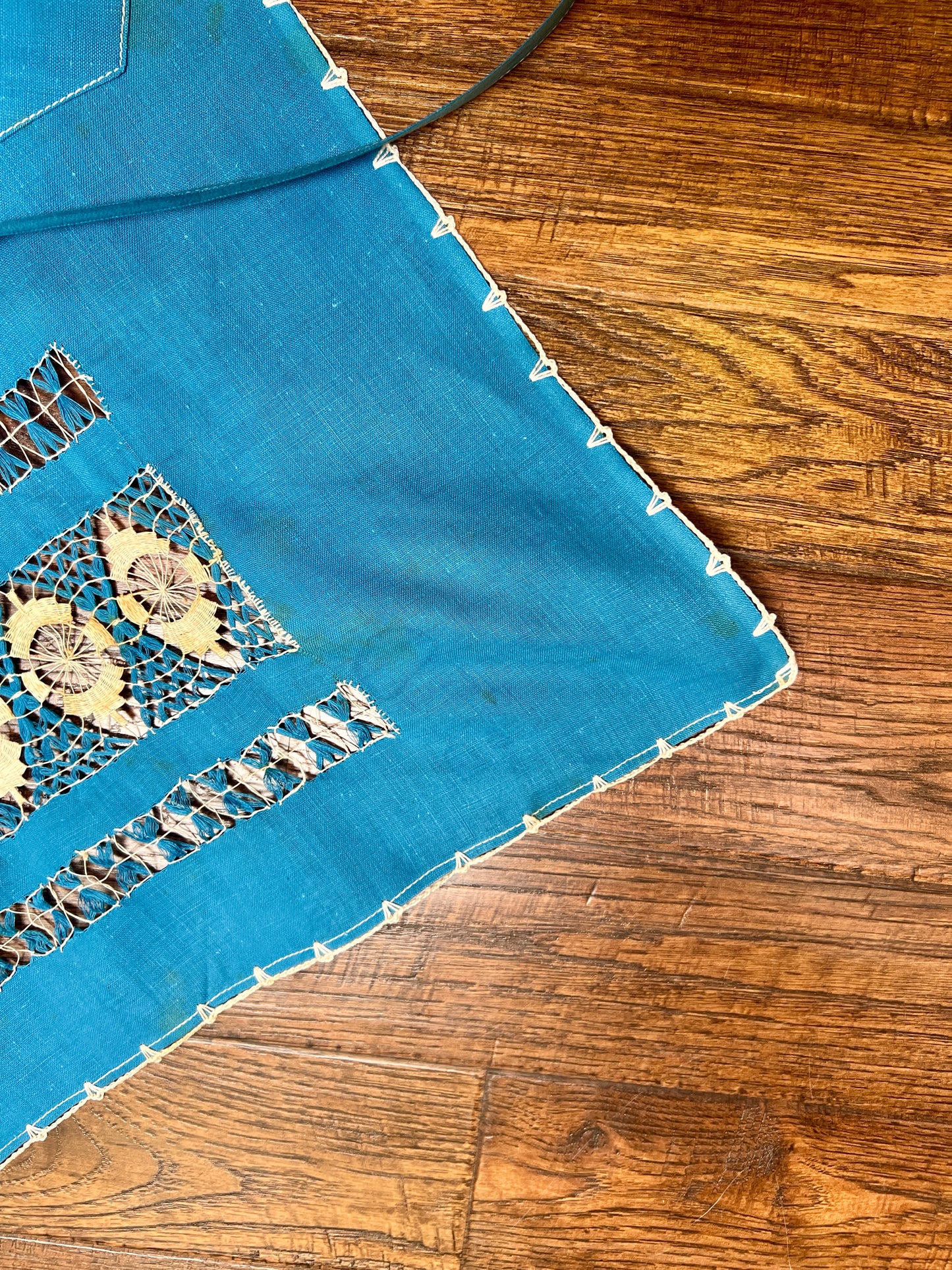 Vintage Cotton Tie Waist Pinafore Apron – Robins Egg Blue Cutwork Lace Embroidery