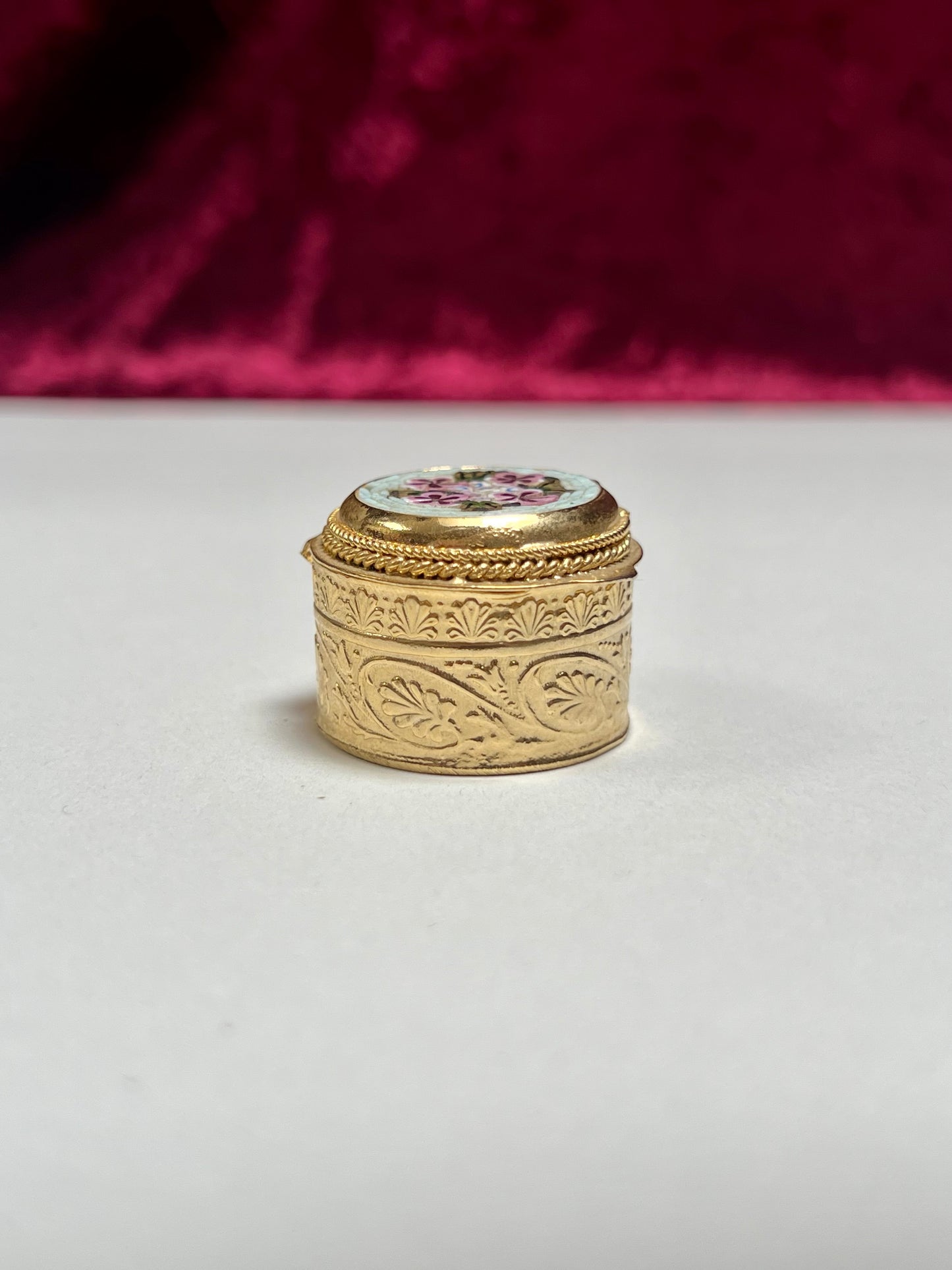 Vintage Trinket Box - Round Pill / Snuff Box - Italian Micro Mosaic - Lavender Floral - Leaf Design