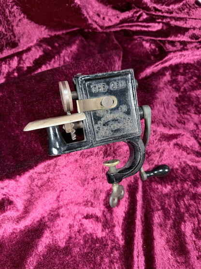 Antique Cast Iron Fabric Pinker – Hammann The Gem Hand Crank
