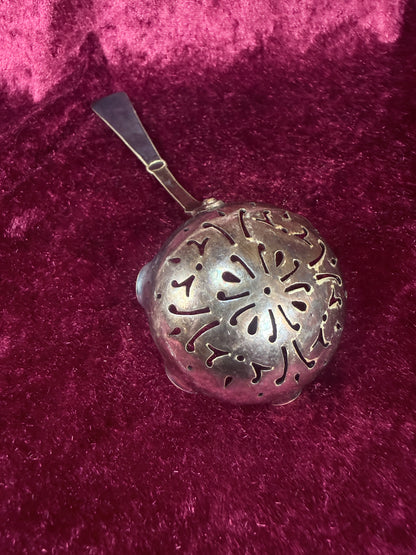 Vintage Silverplate Sugar Sifter Spoon – Scalloped Bowl Floral Handle