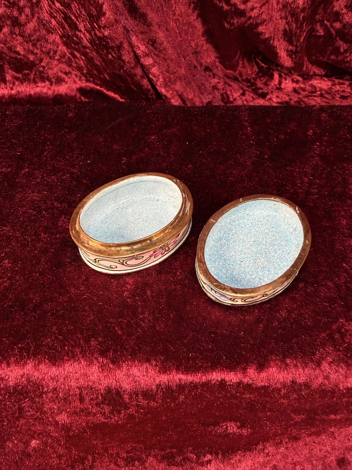 Vintage Miniature Canton Enamel Pill Box – Vining Grape Cluster with Floral Border