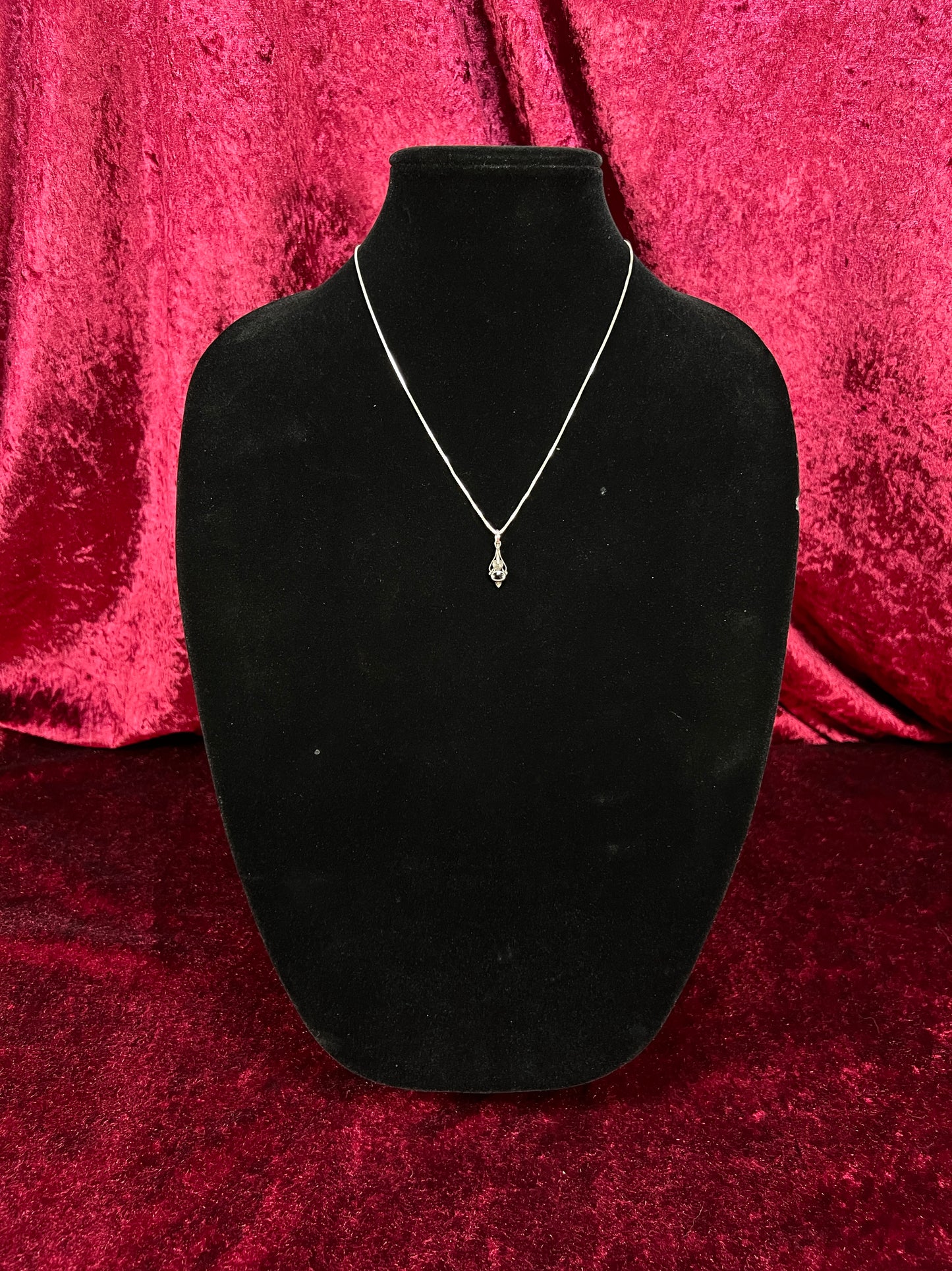Vintage Sterling Silver Pendant Necklace - Black Onyx Openwork Drop Design