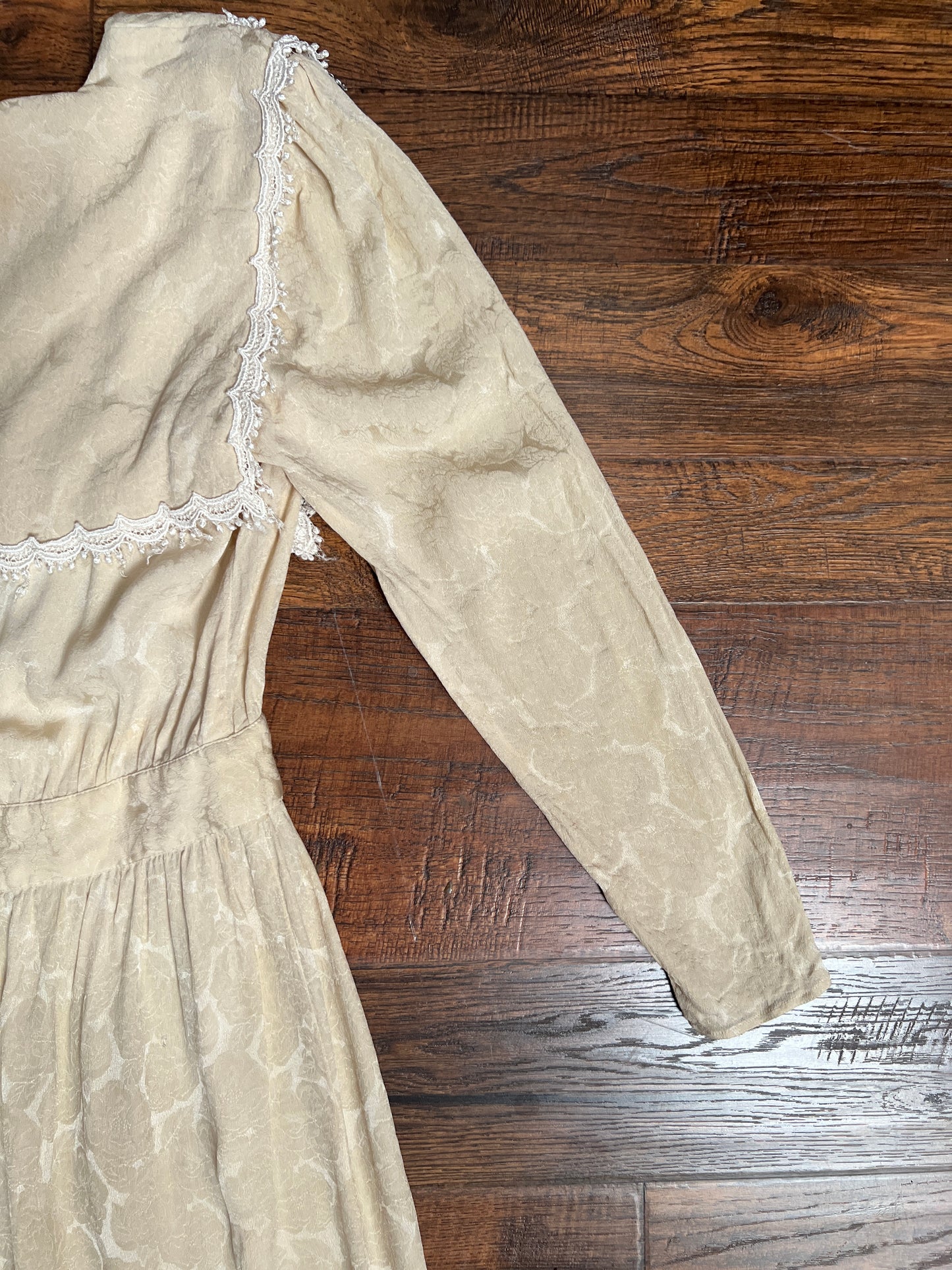 Vintage Clothing - Edwardian Revival Silk Jacquard Dress - Beige Floral Pattern with Lace Trim - Medium - Jessica McClintock