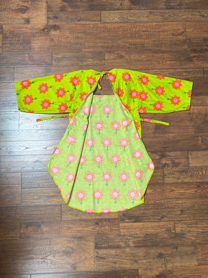 Vintage Clothing - Tie Back Kappogi Smock / Apron Top - 70’s Smiley Face Daisies - Medium - Design House
