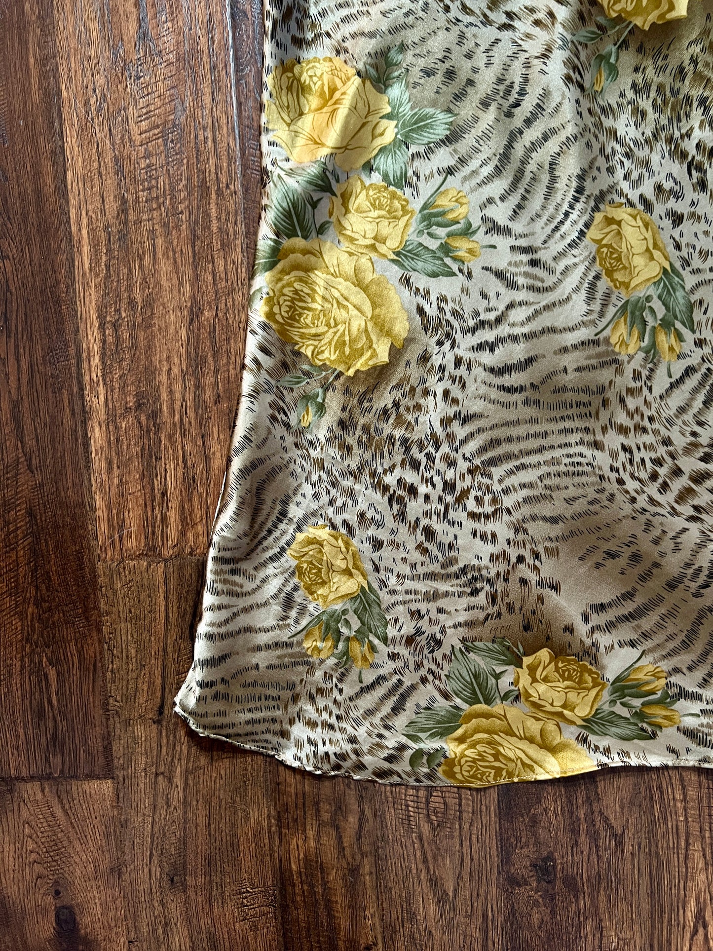 Vintage Robe and Nightgown Nightwear Set - Animal and Yellow Rose Print - Night Essence