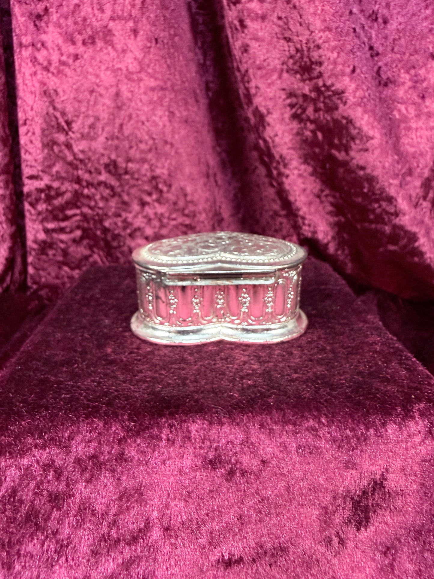Vintage Silver Tone Heart Shaped Trinket Box – Embossed Floral Jewelry Casket