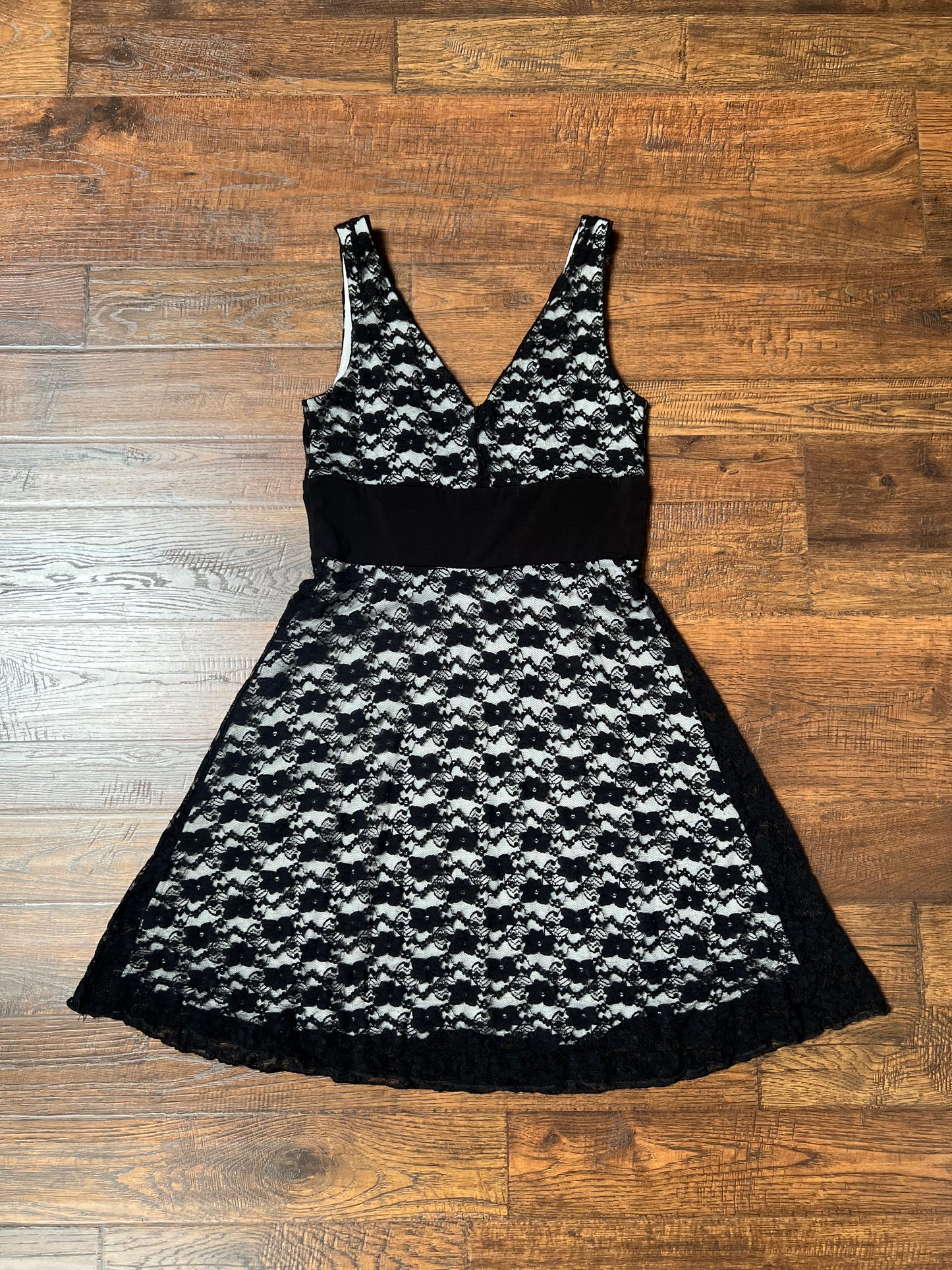 Vintage Clothing - Y2K Cocktail Dress - V-Neck - Black Lace on White - Medium