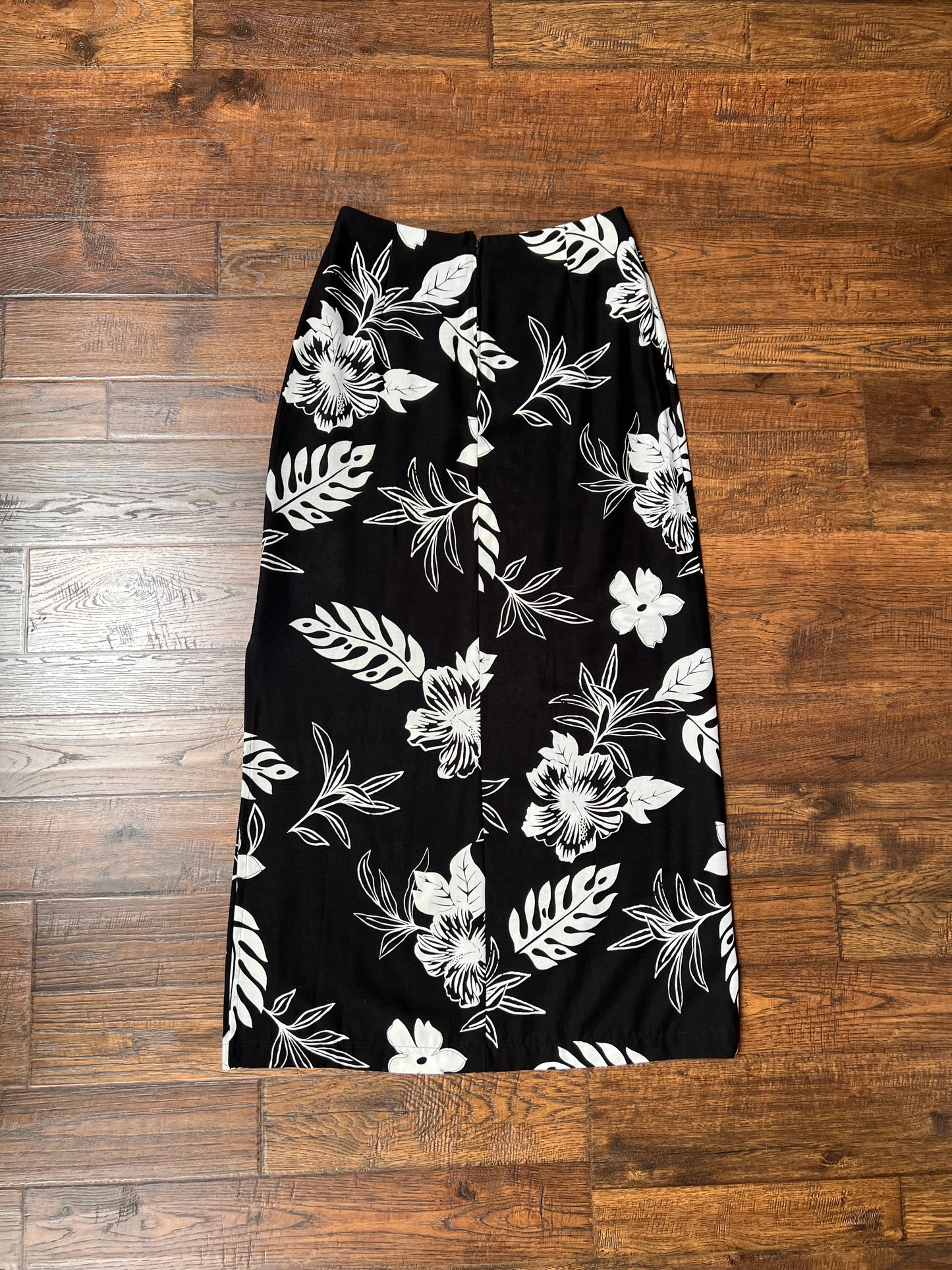 Vintage Clothing - Maxi Skirt with Side Slit -  Monstera and Hibiscus Flower Print - Black & White - Small
