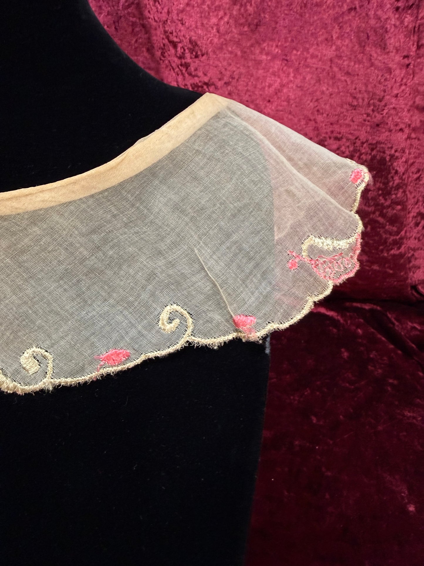 Vintage Sheer Lace Collar – Pink Embroidered Floral Pointed Overlay
