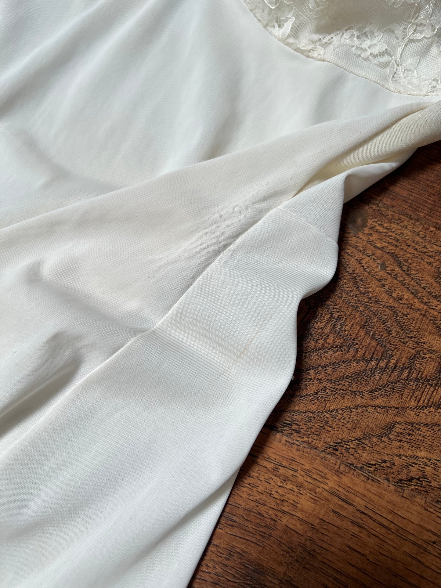 Vintage Clothing - Above Knee Dress Slip - Off White - Lace Bust - Small - Shar-Loo Trillium