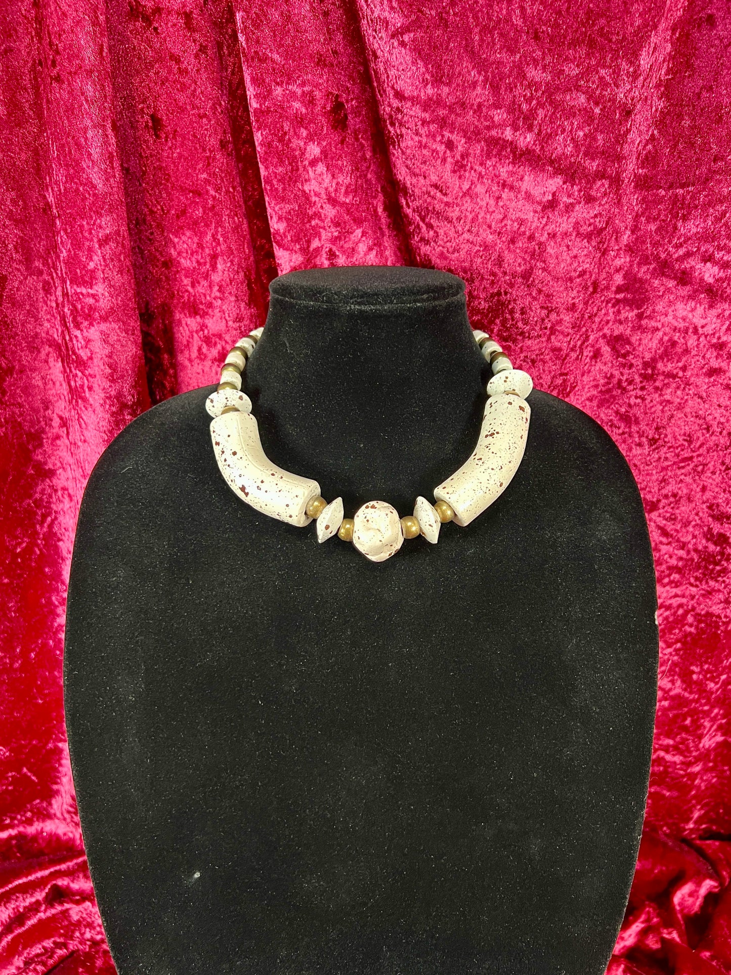 Vintage Jewelry - Chunky Costume Necklace - Faux Pebbled Rocks - 16"