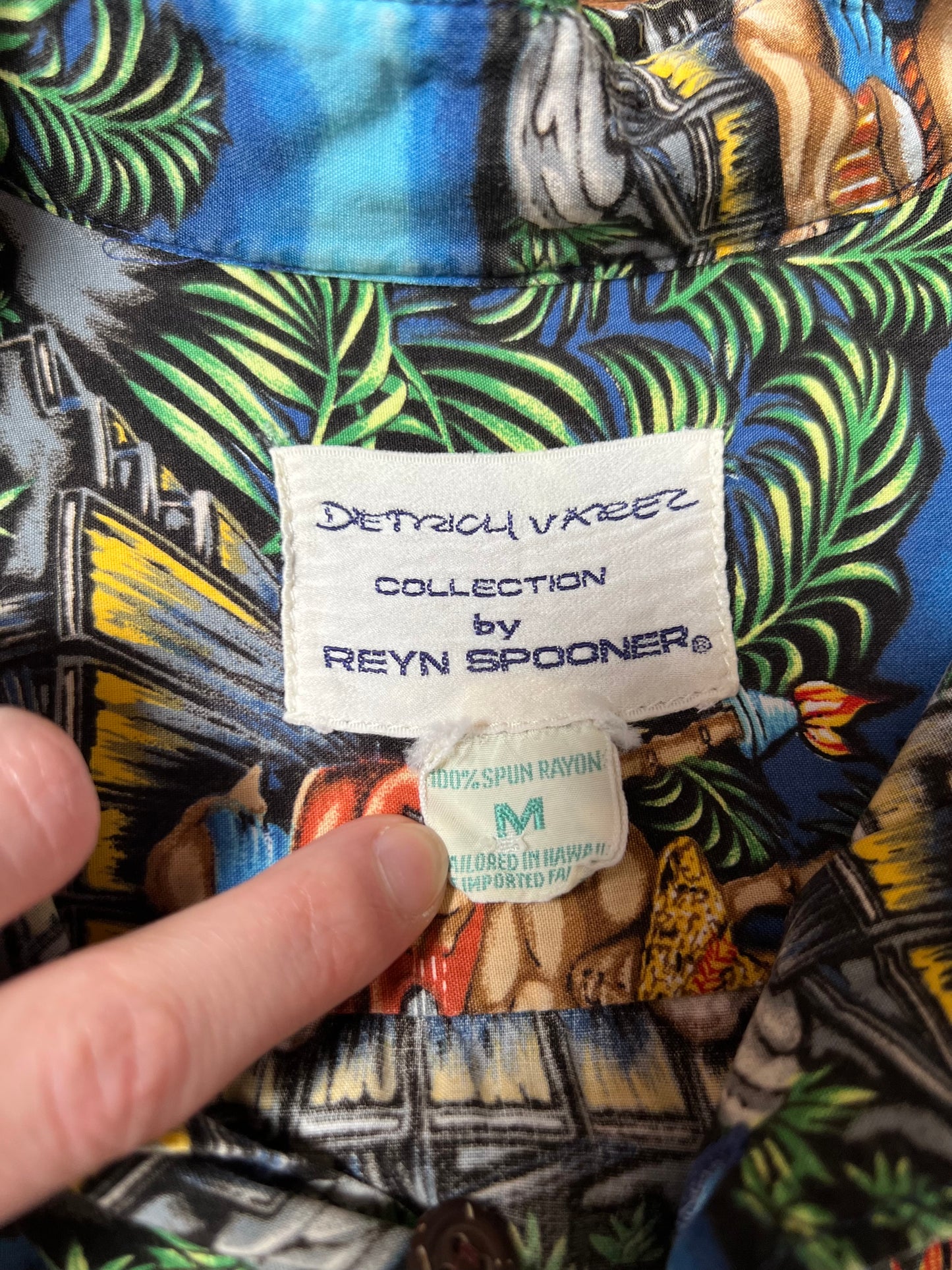 Vintage Clothing - Short Sleeve Button Up Hawaiian Shirt - Tropical Party Scene - Dietrich Varez - Reyn Spooner - Medium