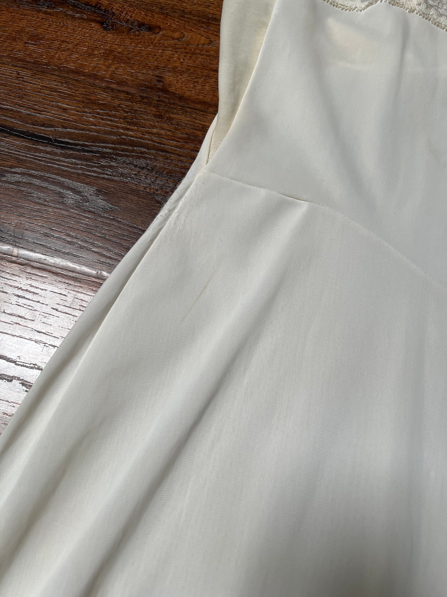 Vintage Clothing - Above Knee Dress Slip - Off White - Lace Bust - Small - Shar-Loo Trillium