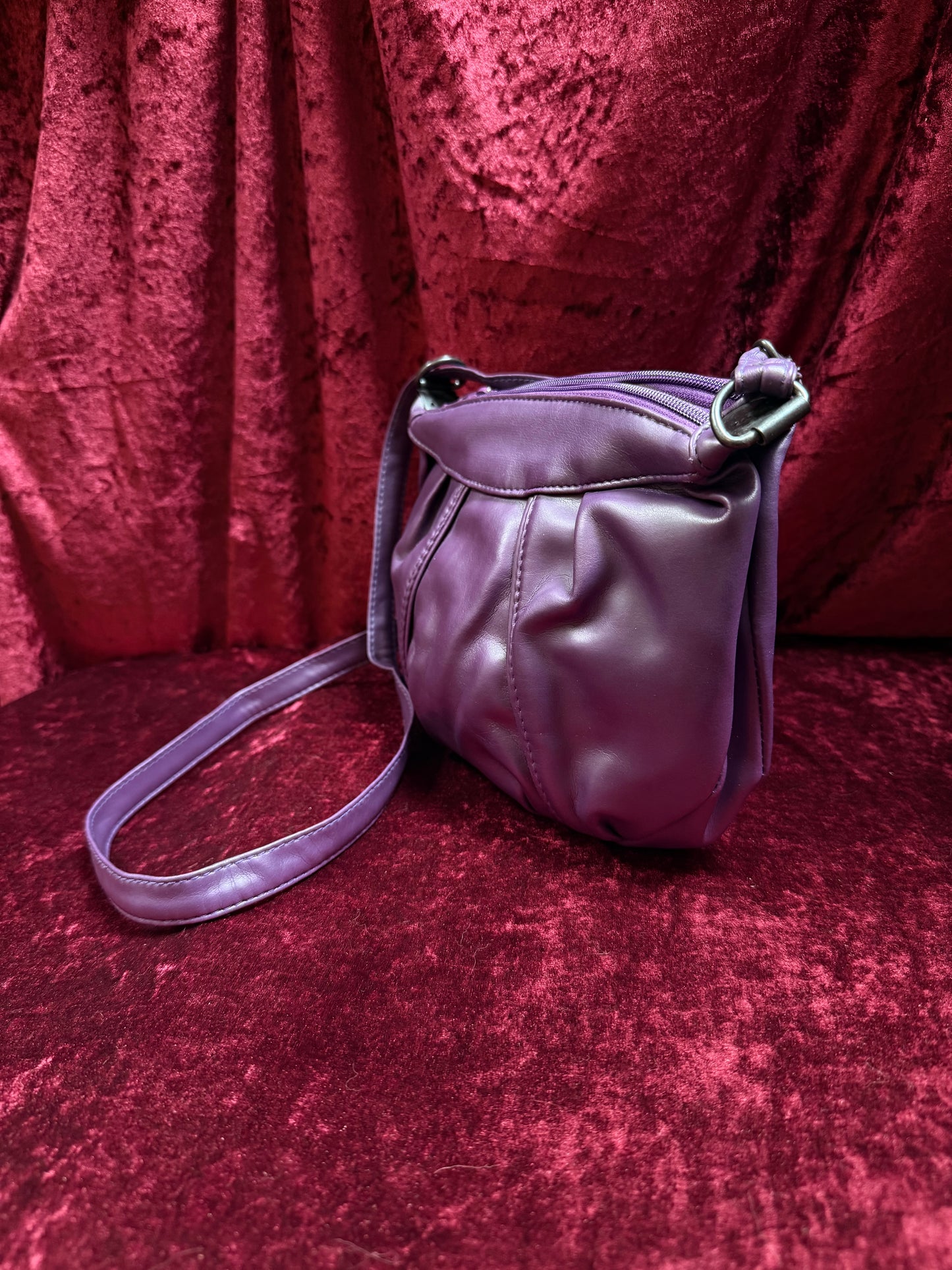 Vintage Accessories - 1980s Purple Faux Leather Shell Shaped Shoulder Bag