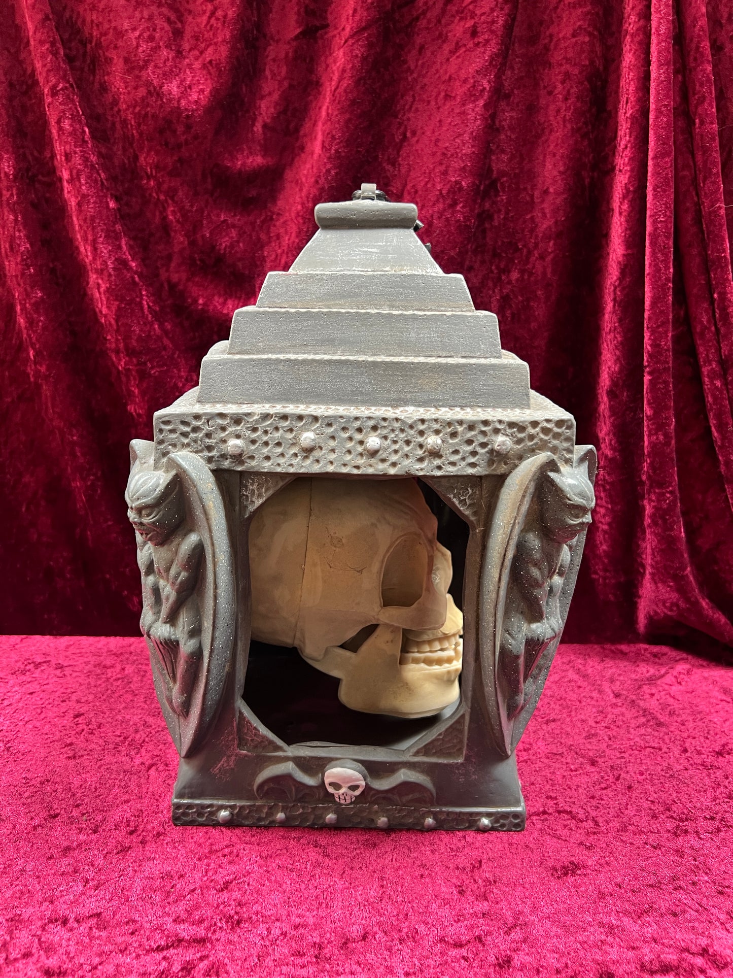 Vintage Halloween - Hanging Animatronic - Red-Eyed Talking Skull in Lantern