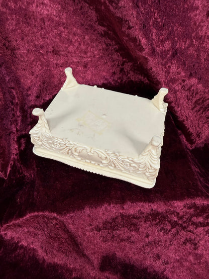 Vintage Cream Plastic Jewelry Box – Romantic French Couple Trinket Case