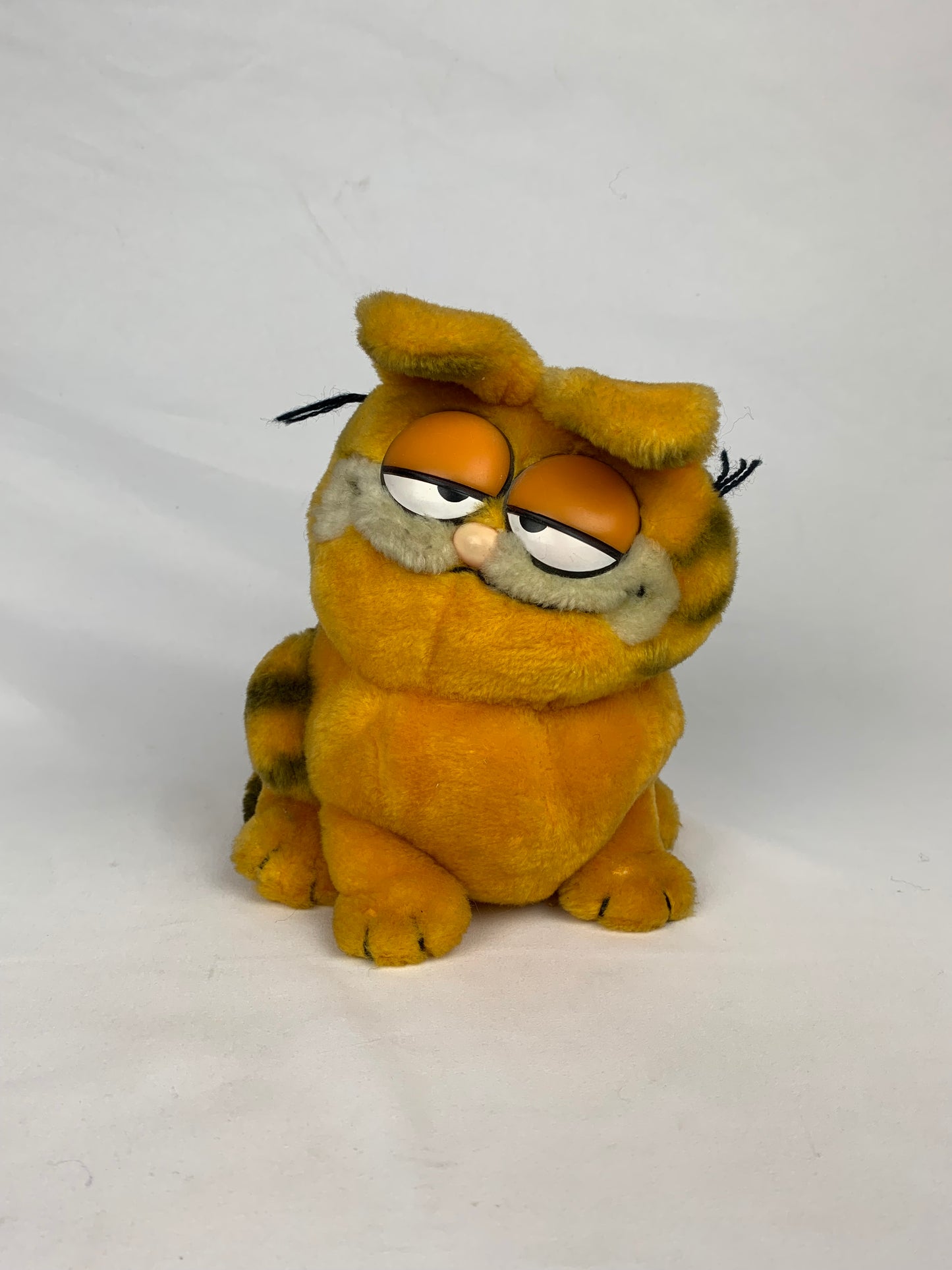 1981 Dakin United Syndicate Sitting Garfield Plush - Made In Korea - 8"