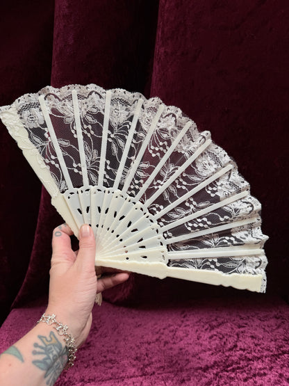 Vintage Ivory Lace Folding Hand Fan – Floral Lace + Tassel Detail