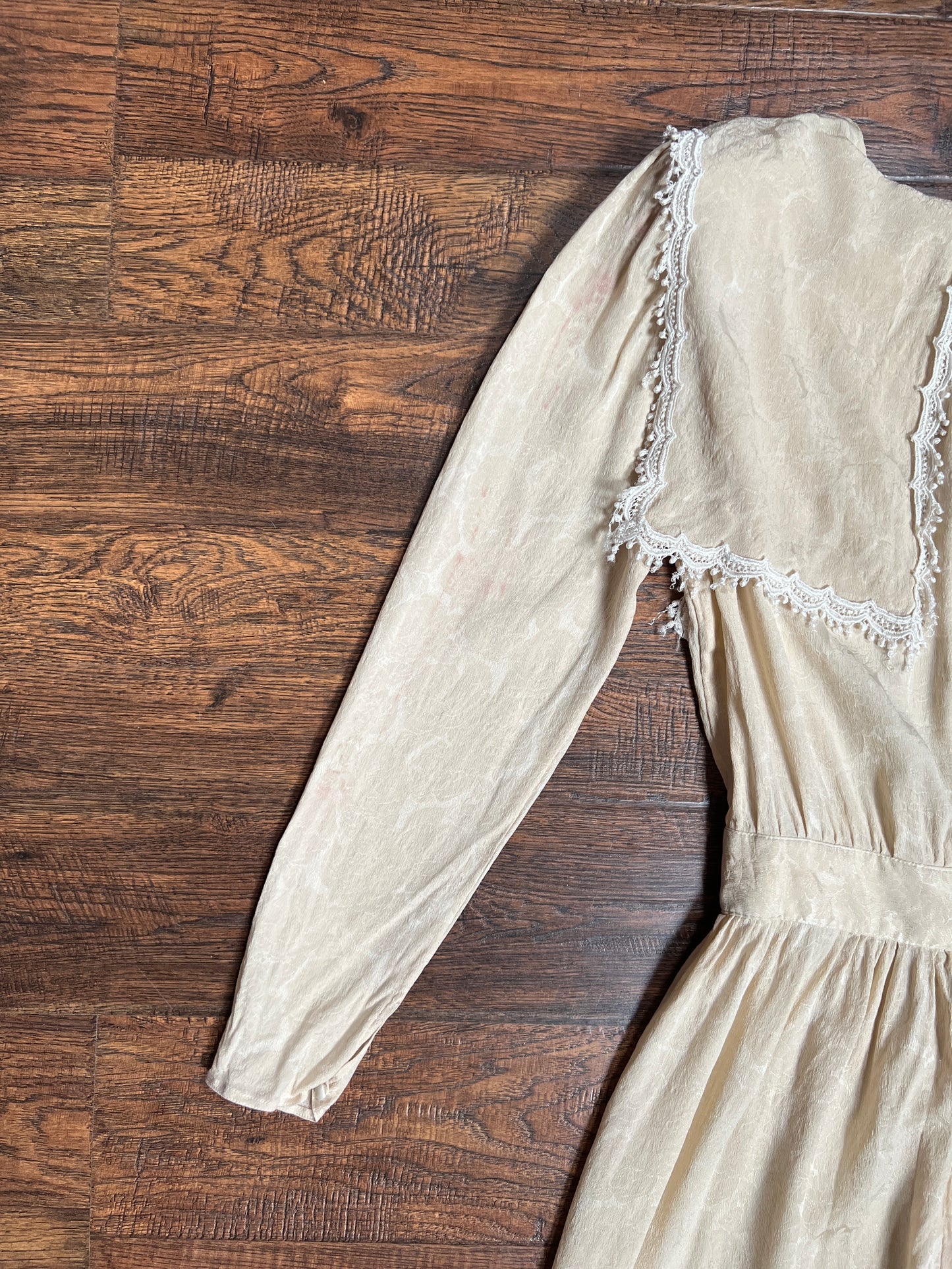 Vintage Clothing - Edwardian Revival Silk Jacquard Dress - Beige Floral Pattern with Lace Trim - Medium - Jessica McClintock