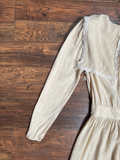 Vintage Clothing - Edwardian Revival Silk Jacquard Dress - Beige Floral Pattern with Lace Trim - Medium - Jessica McClintock