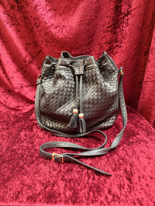 Vintage Accessories - Crossbody Bucket Bag Purse - Black Woven Leather - Ganson