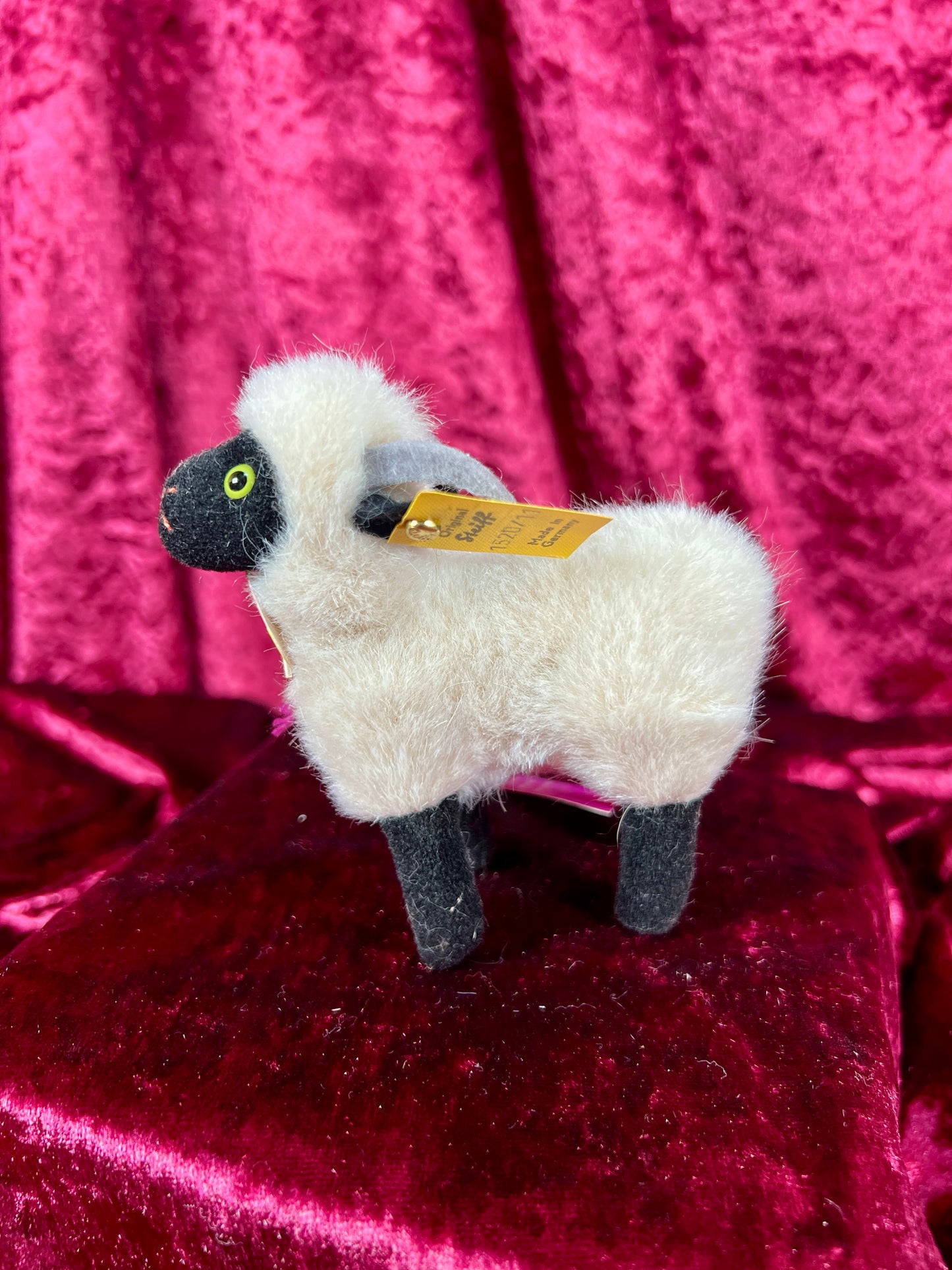 Vintage Collectibles - Miniature Stuffed Toy - Snucki the Sheep - 1520/11 - Steiff - Germany