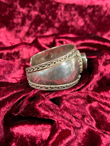 Vintage Jewelry - Cuff Bracelet - 925 Silver - Onyx Center Stone