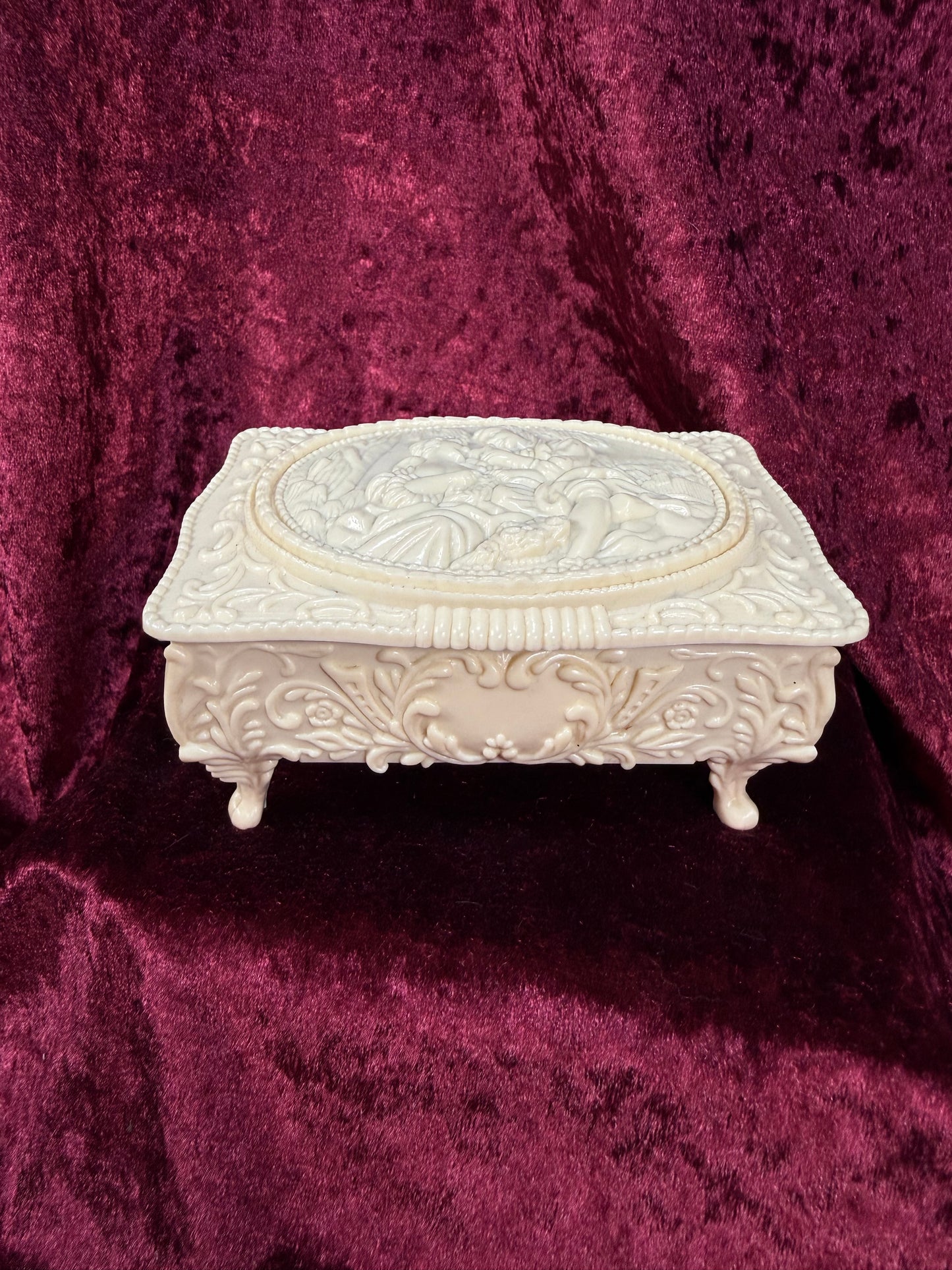 Vintage Cream Plastic Jewelry Box – Romantic French Couple Trinket Case