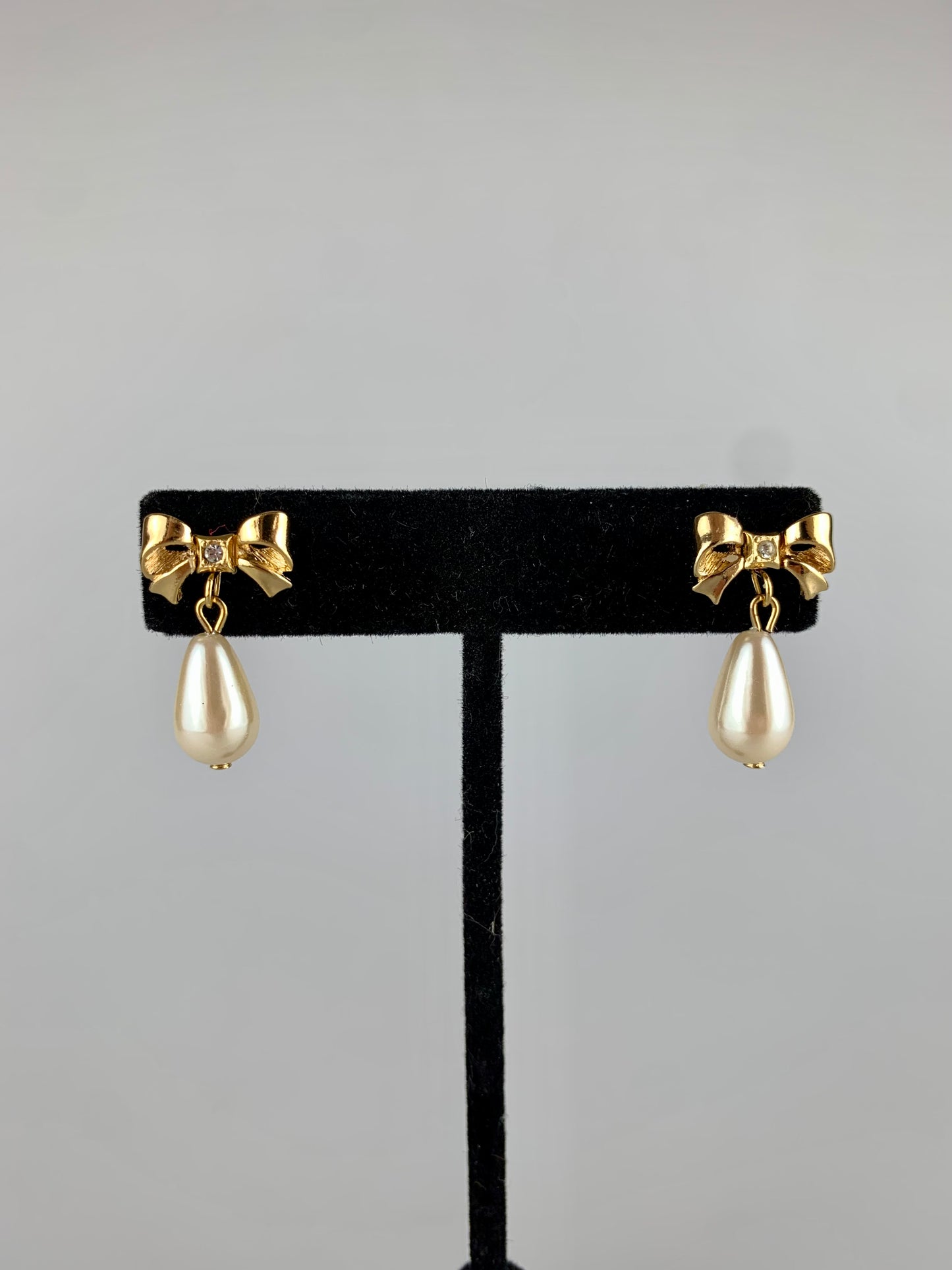 Vintage Avon Gold Tone Bow & Faux Pearl Drop Earrings