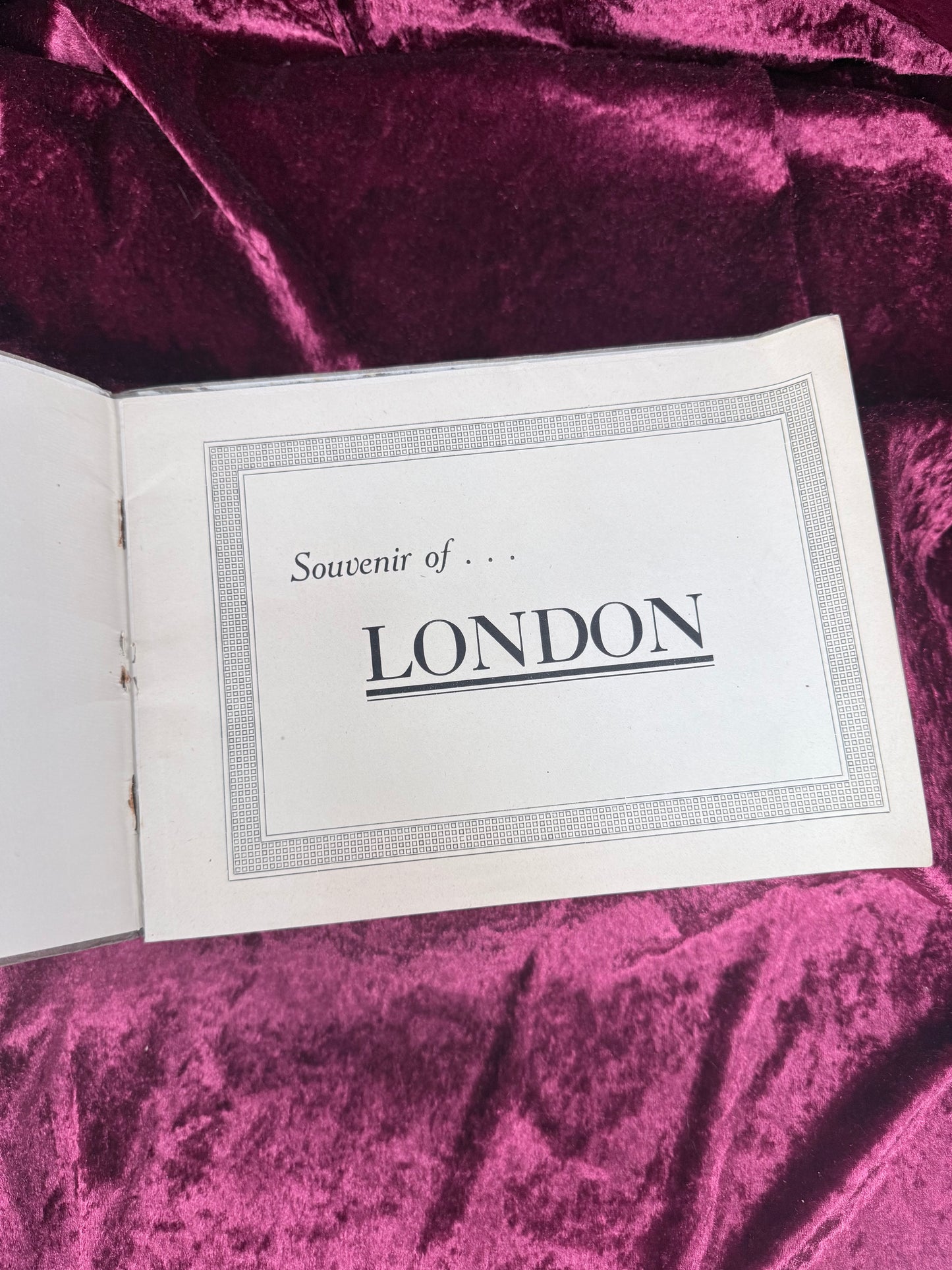 Antique Paper Souvenir Book – London Containing 101 Views by Morgan & Hoadly