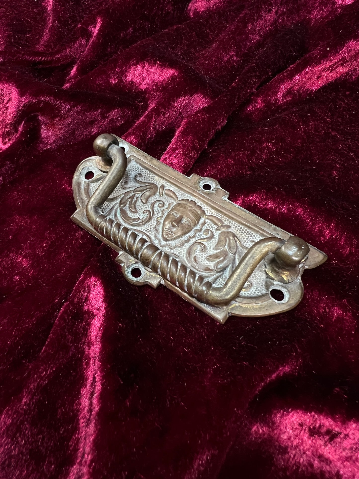Antique Brass Drawer Pull - Victorian Style Figural Face Cabinet Hardware