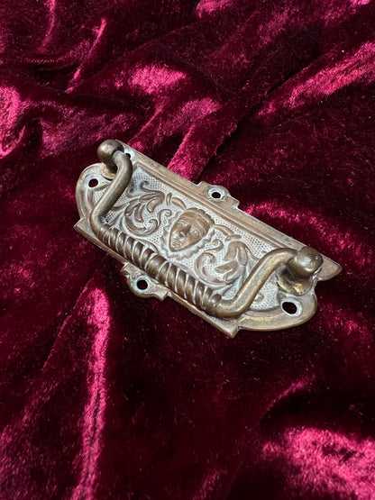 Antique Brass Drawer Pull - Victorian Style Figural Face Cabinet Hardware