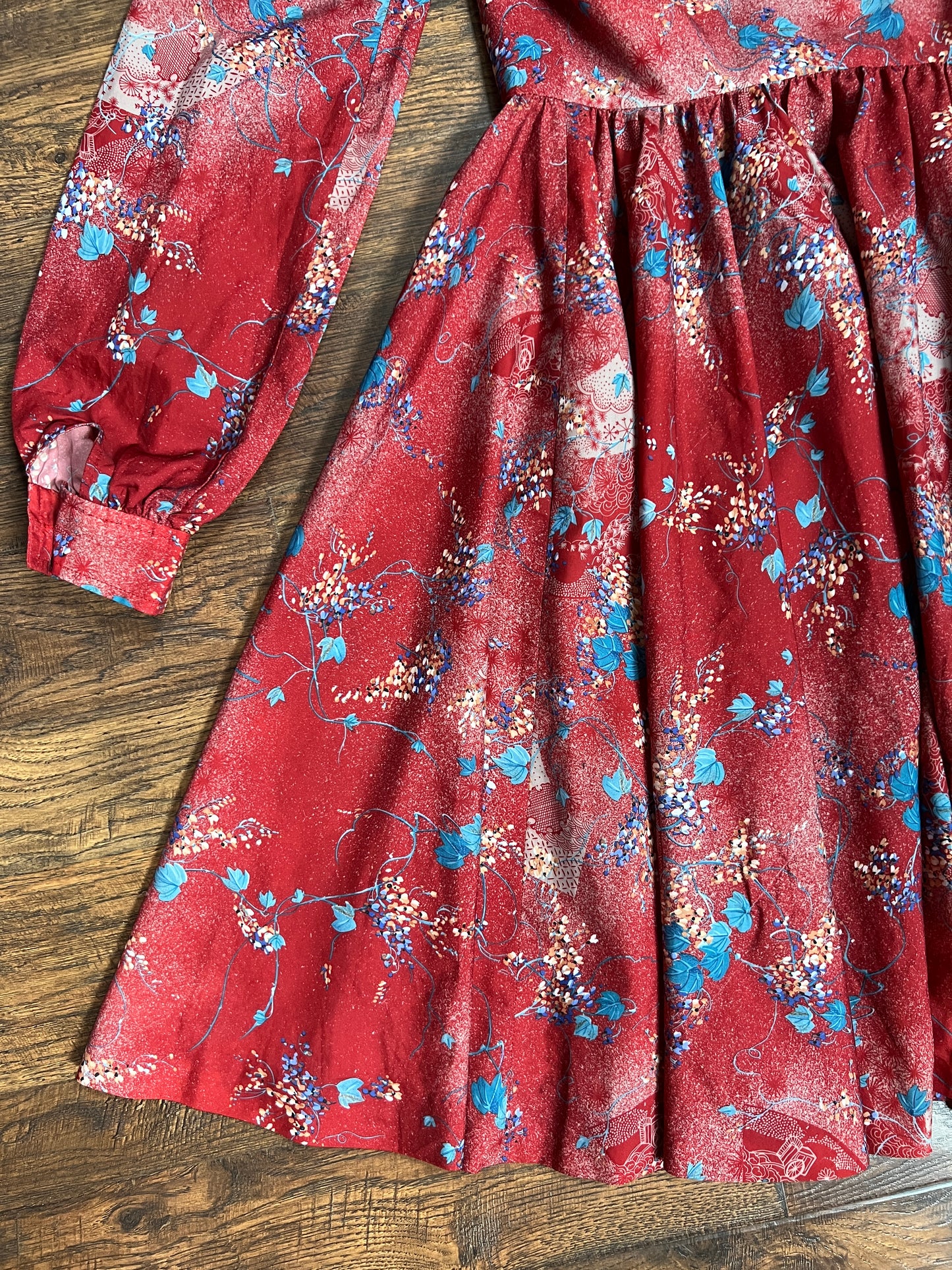 Vintage Clothing - Long Sleeve Fit and Flare Shirt Dress - Mid Century Floral Pattern on Red - Medium