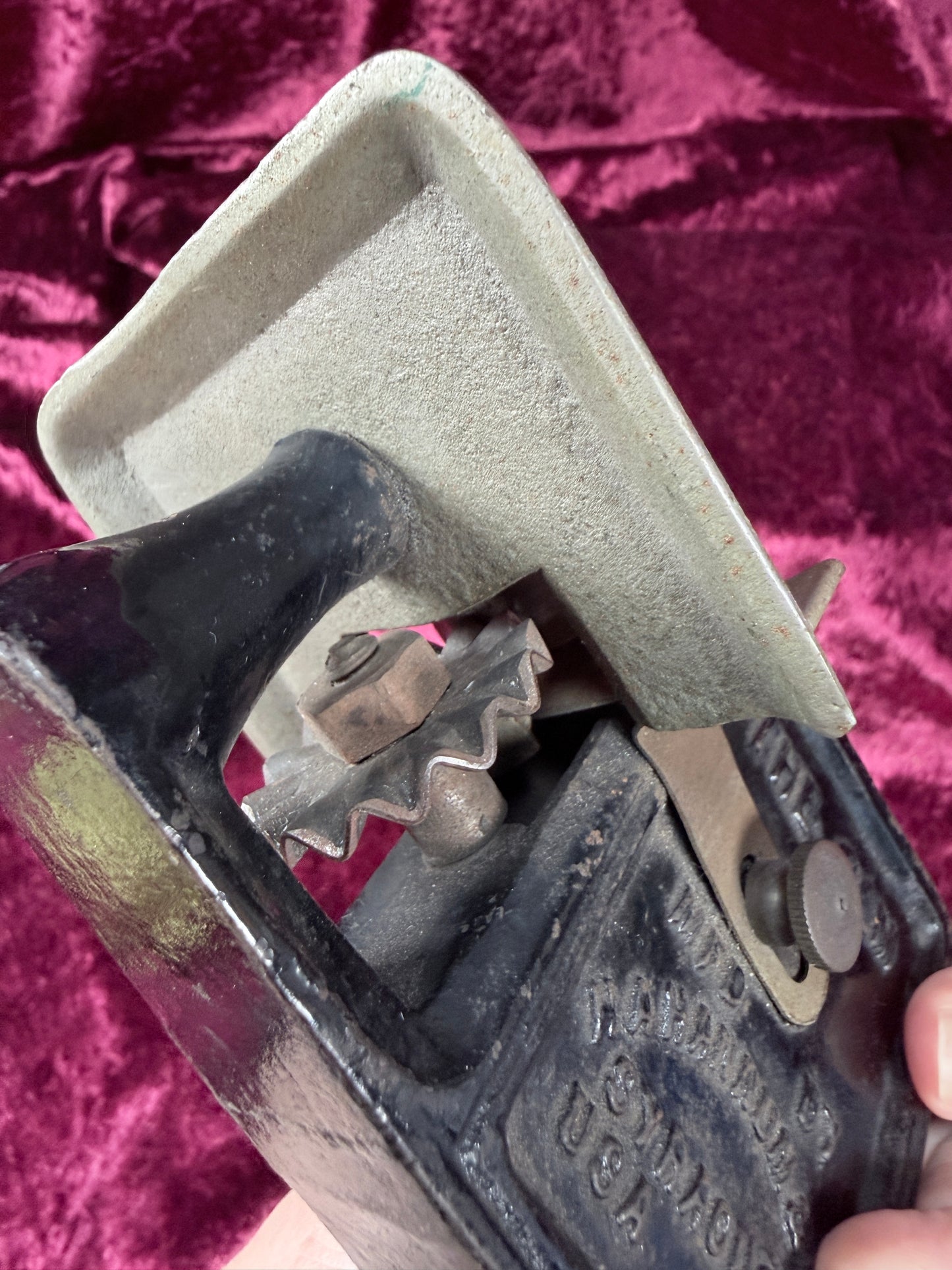 Antique Cast Iron Fabric Pinker – Hammann The Gem Hand Crank