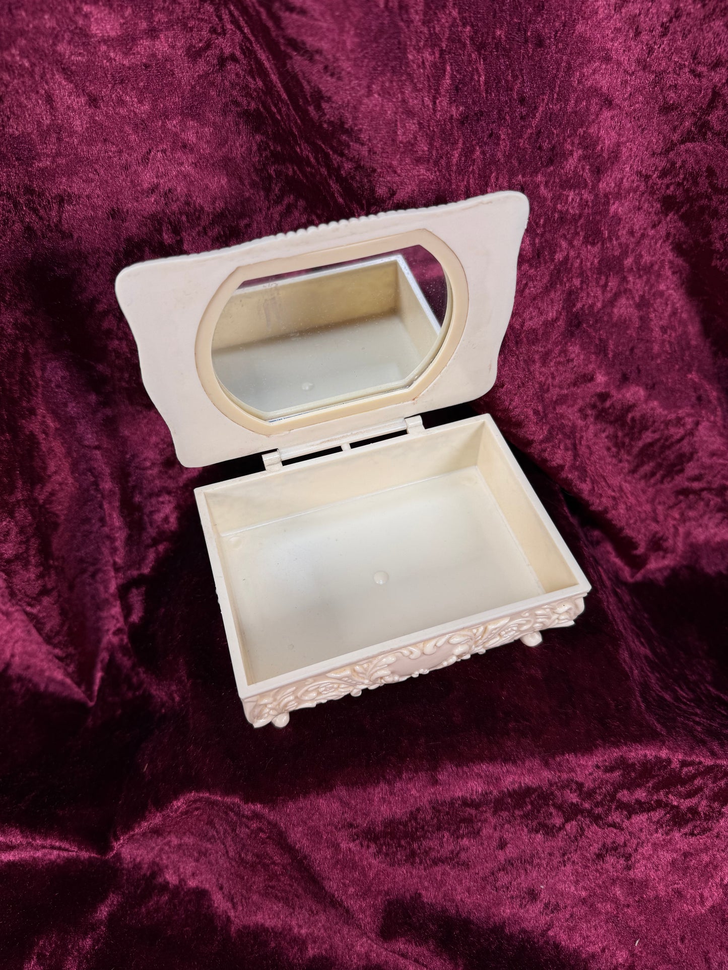 Vintage Cream Plastic Jewelry Box – Romantic French Couple Trinket Case