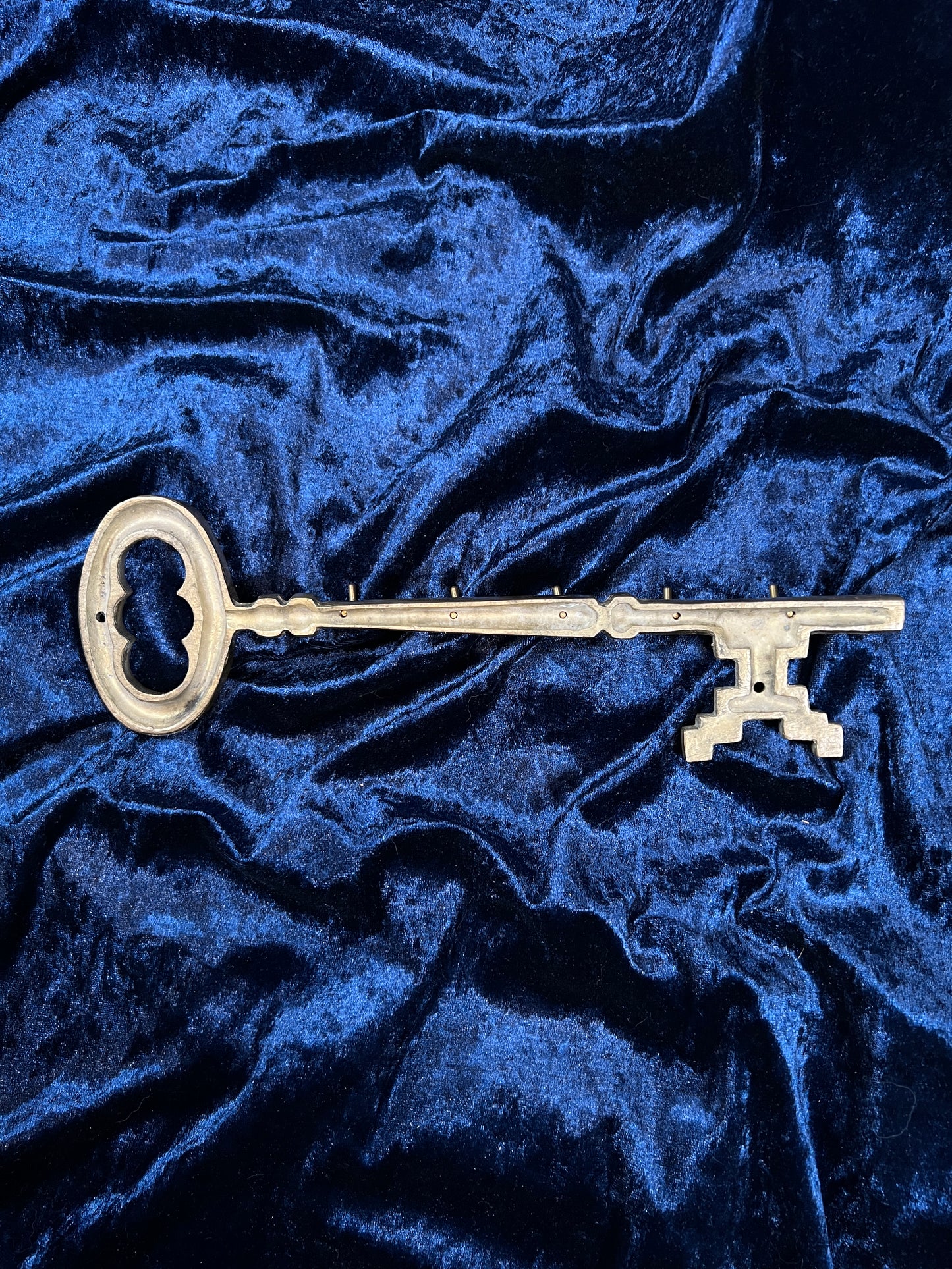 Vintage Brass Key Holder - Oversized Skeleton Key Five Hook Wall Rack