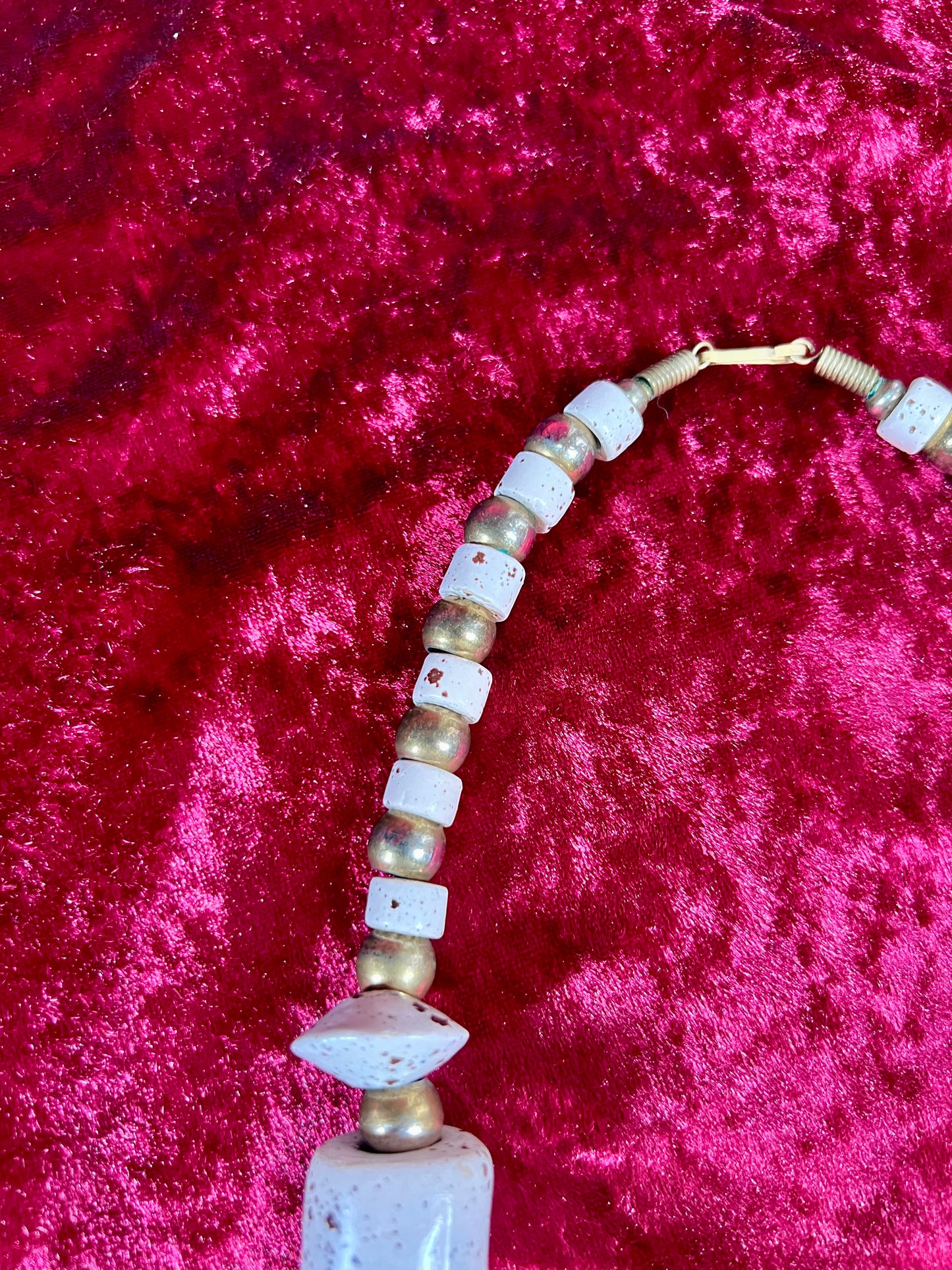 Vintage Jewelry - Chunky Costume Necklace - Faux Pebbled Rocks - 16"