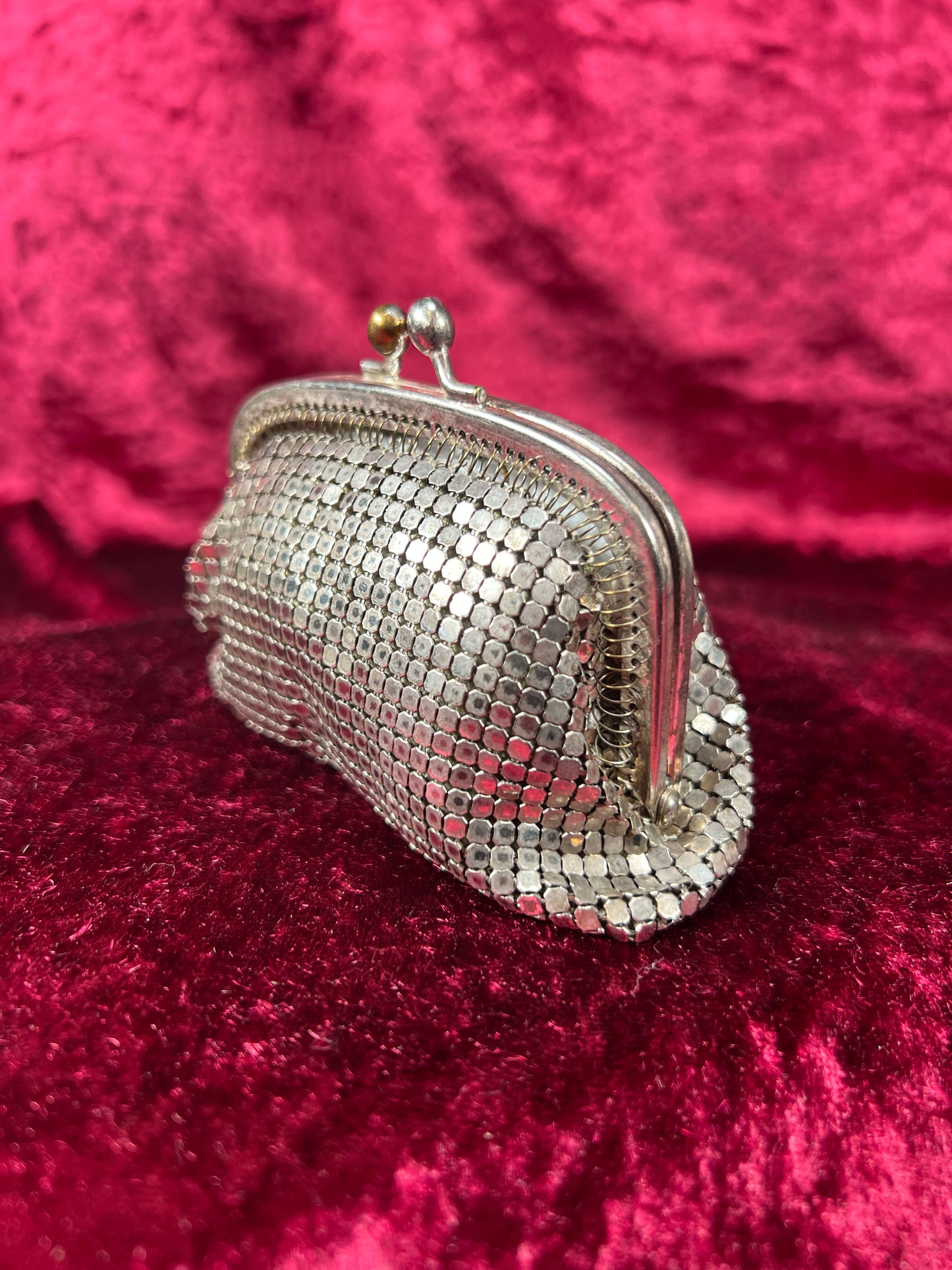 Vintage Accessory - Coin Purse - Silver Metal Mesh - Kiss Lock Closure