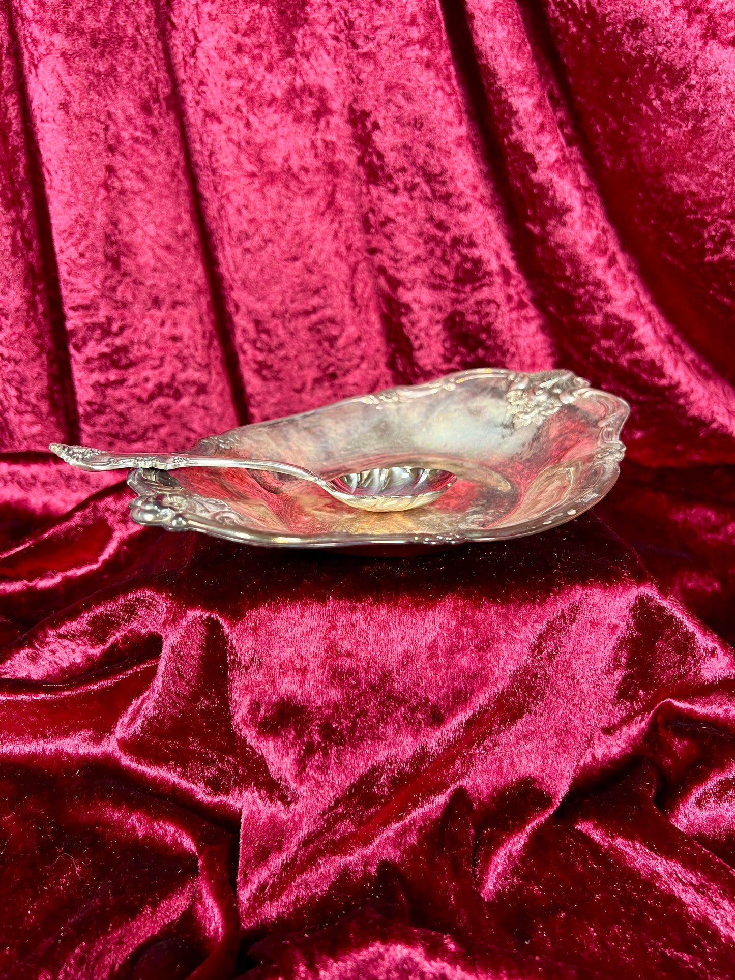 Vintage Kitchen - Curved Serving Dish with Spoon - Silver Metal  - Ornate Floral Edge