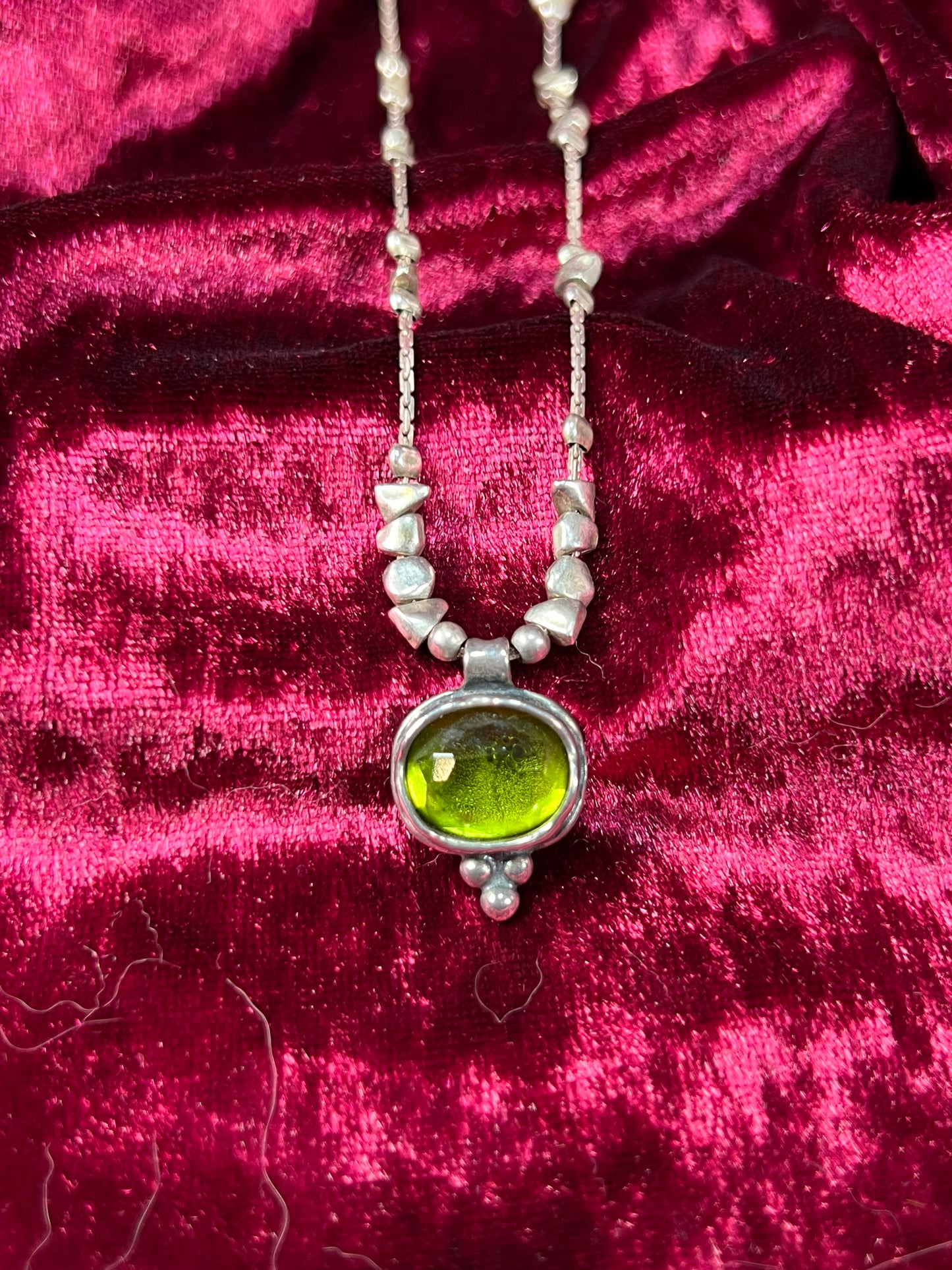 Vintage Jewelry - Dainty Necklace - 925 Silver - Cut Green Glass Pendant - Silpada