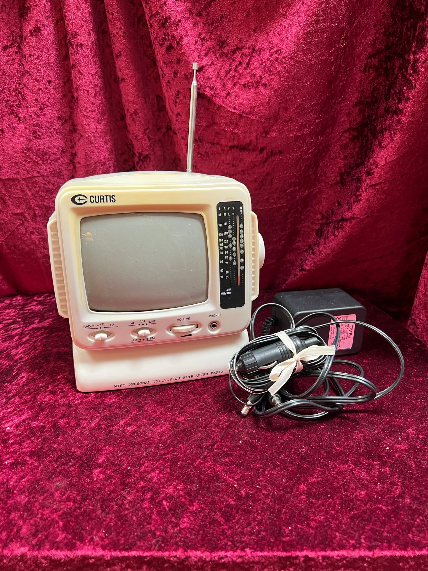 Vintage Electronics - Portable Black & White TV / Radio - 5" - Curtis