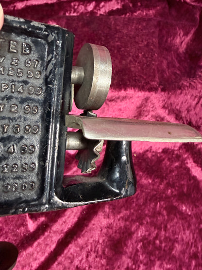 Antique Cast Iron Fabric Pinker – Hammann The Gem Hand Crank