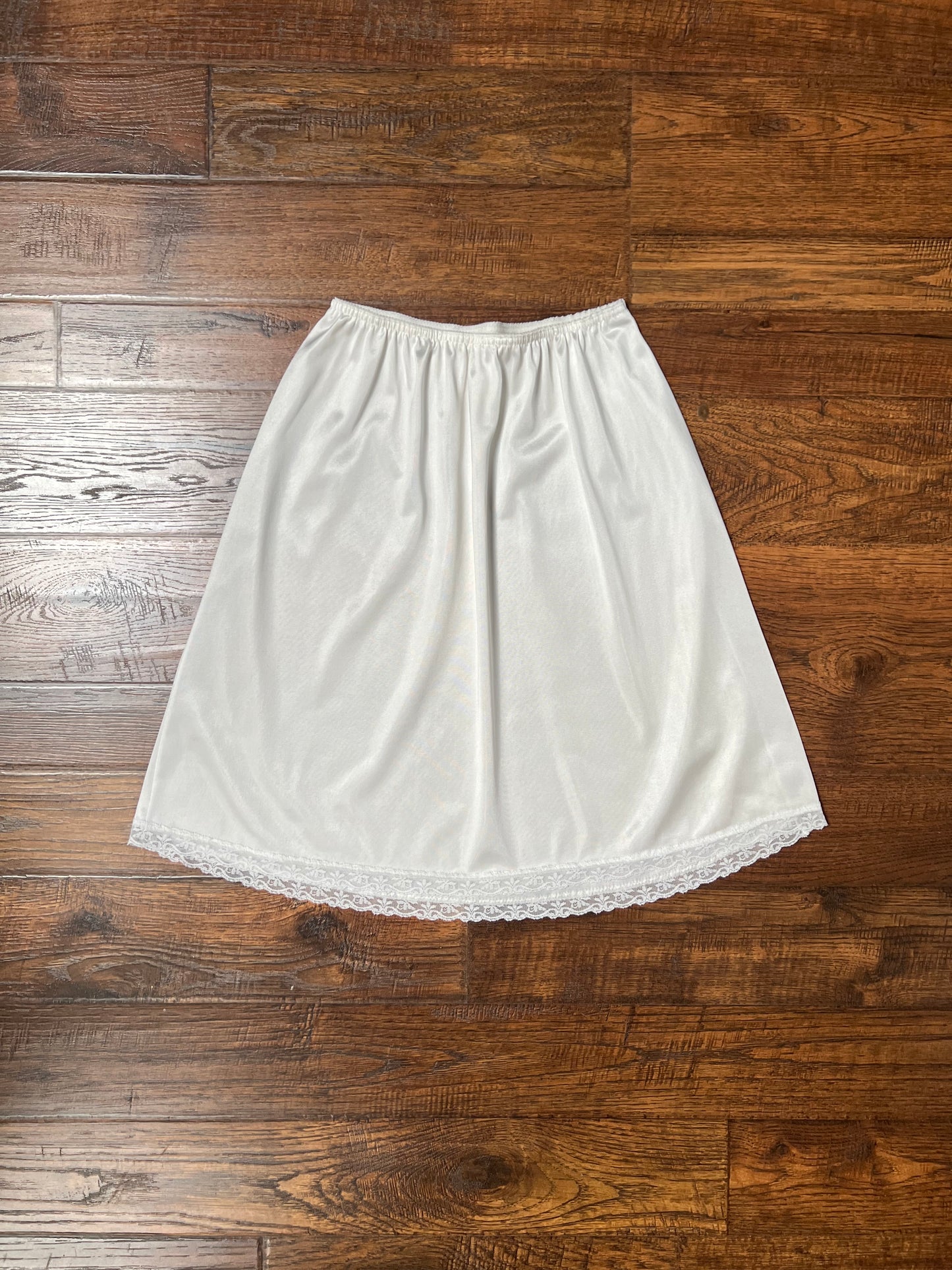 Vintage Clothing - Short Skirt Slip - White - Floral Lace Hem - X-Small