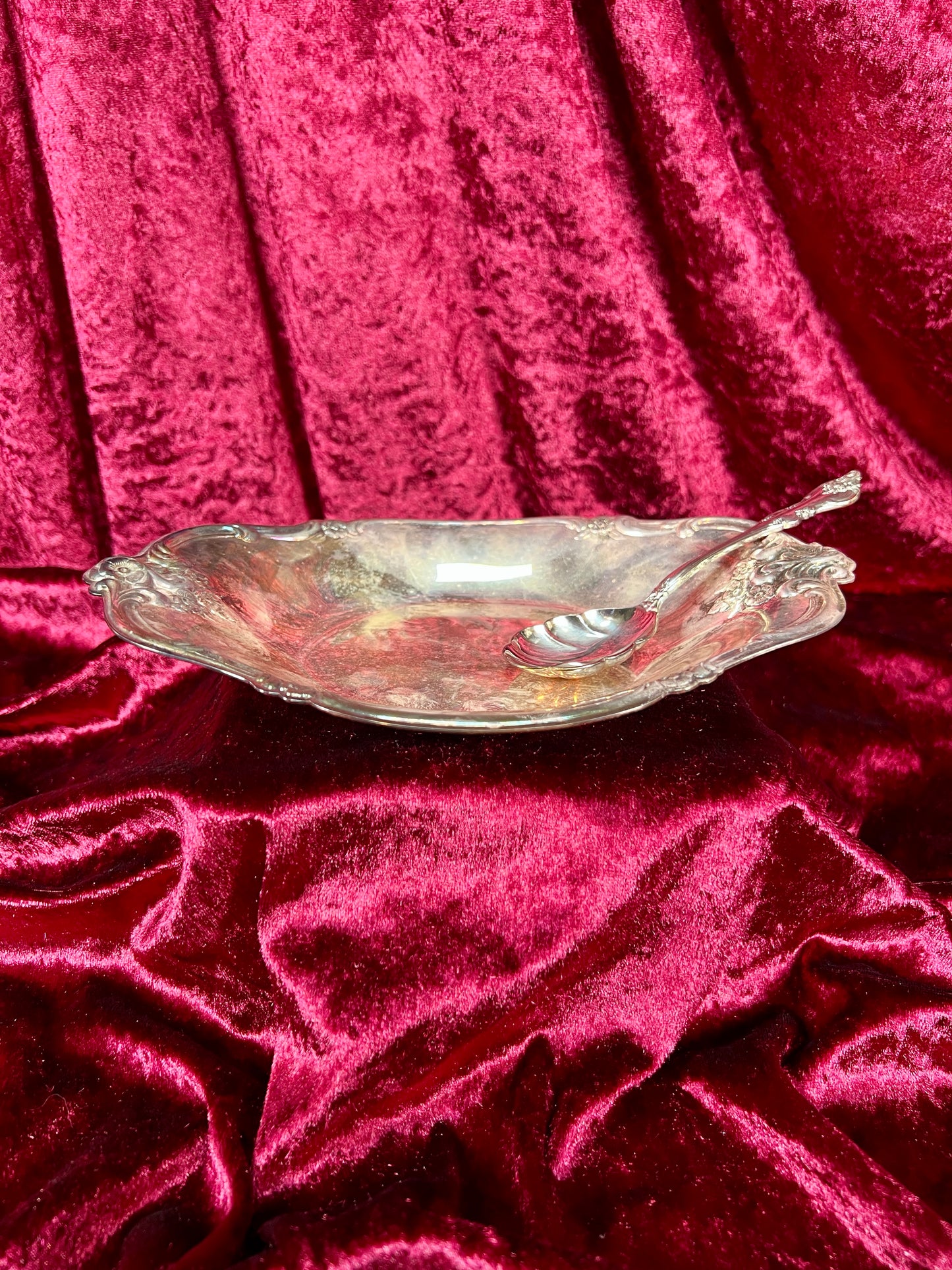 Vintage Kitchen - Curved Serving Dish with Spoon - Silver Metal  - Ornate Floral Edge