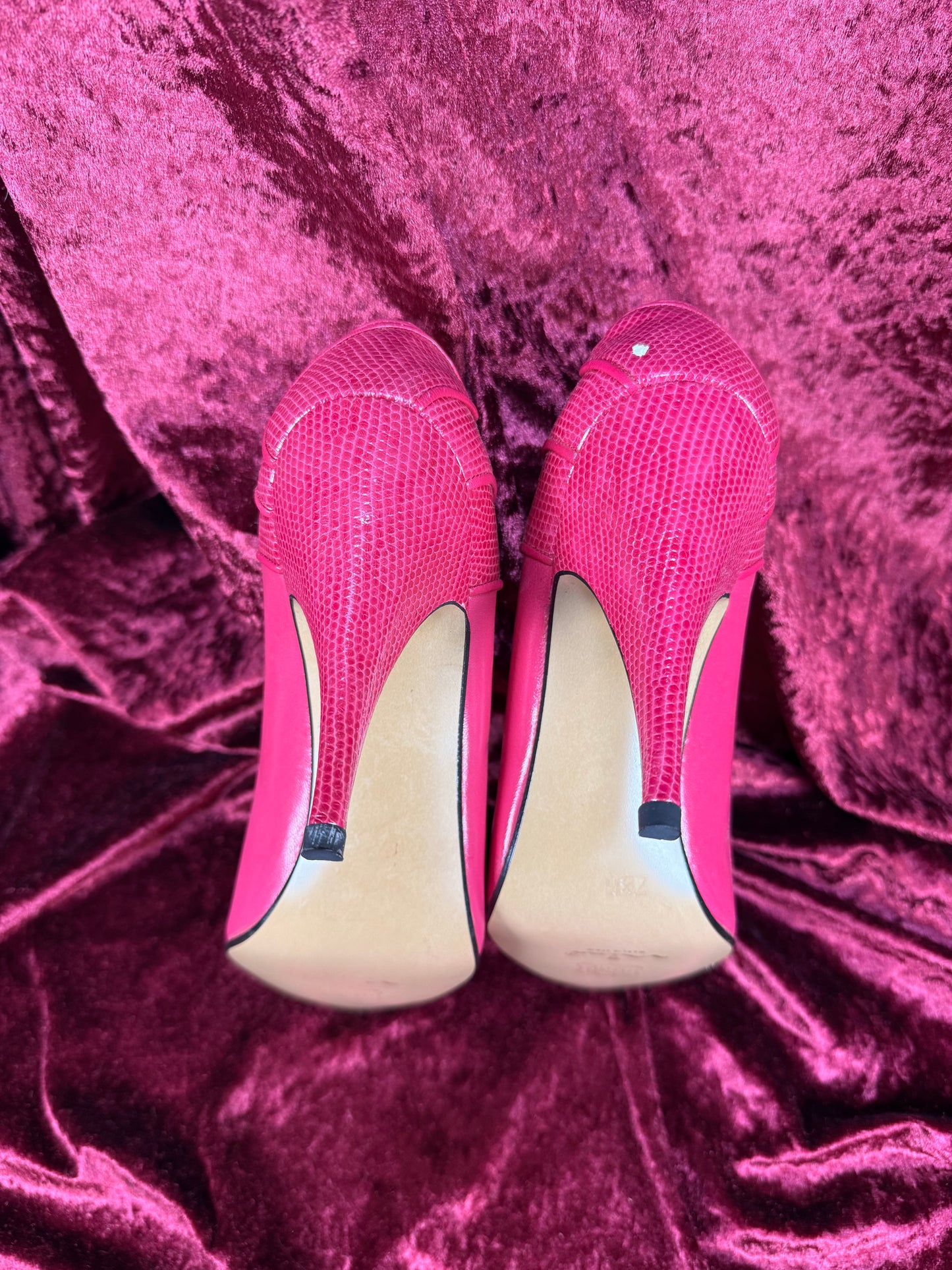 Vintage Shoes - Nina Brand - Hot Pink Leather Pumps - Genuine Leather Made in Spain - Size 7.5 - 1980s Style