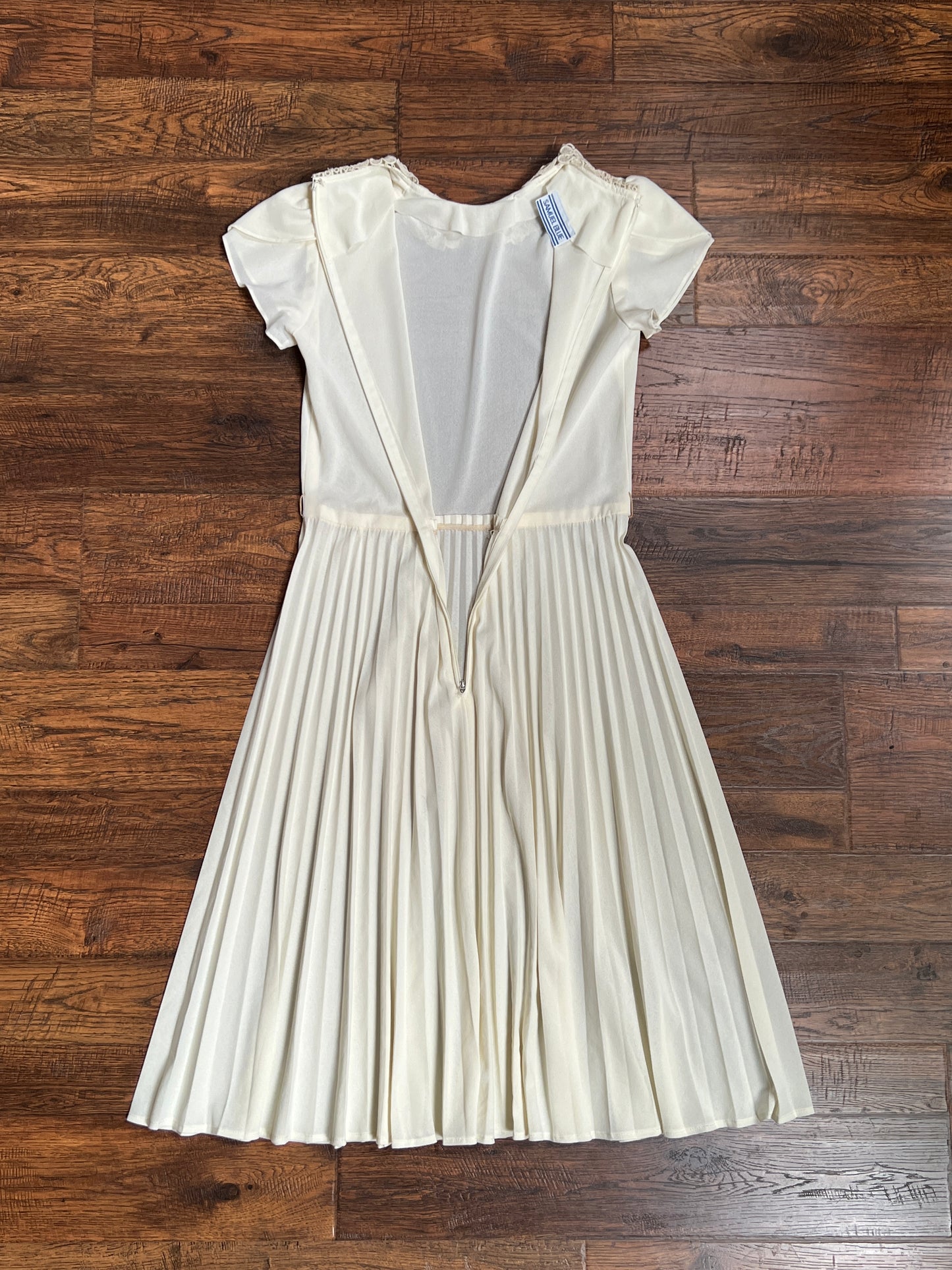 Vintage Clothing - Semi-Sheer Pleated Dress - Lace Collar - Cream - Small - Samuel Blue